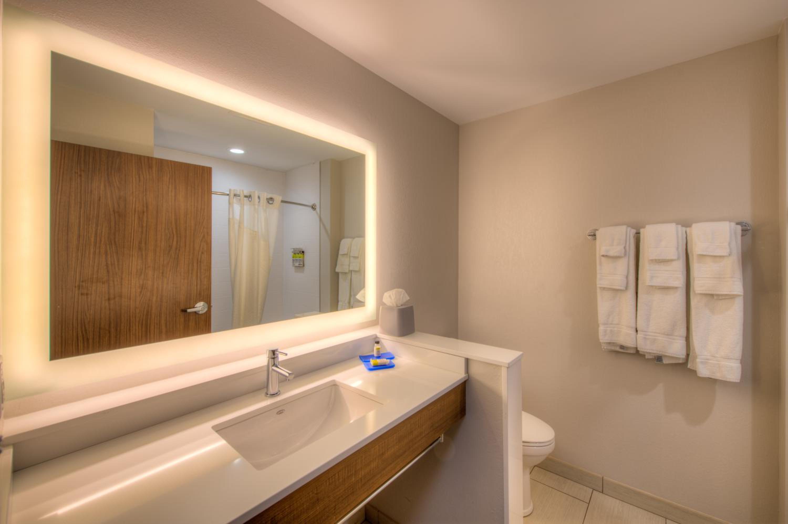Standard King Room - Photo 2