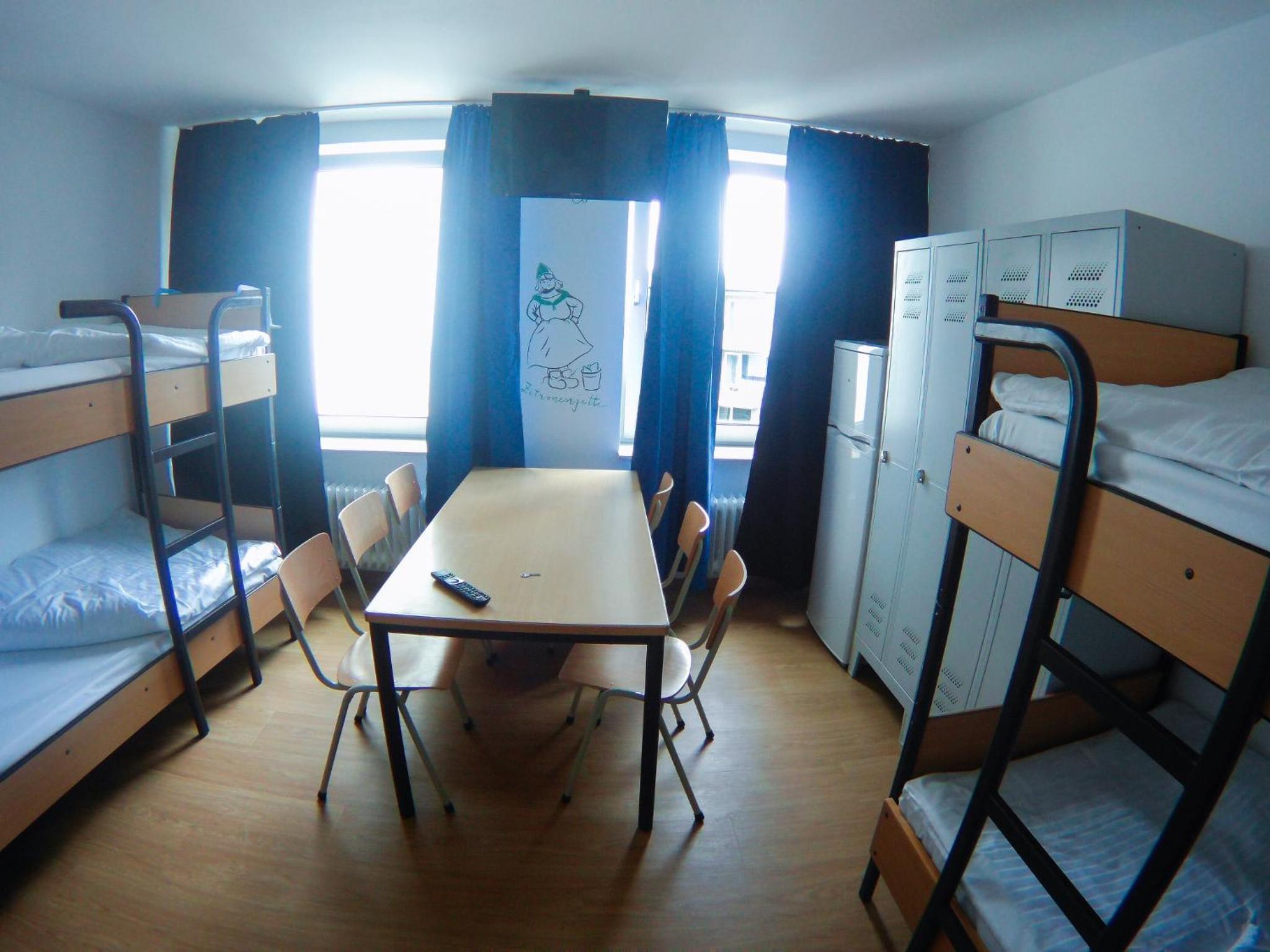Economy Quadruple Room - Photo 13