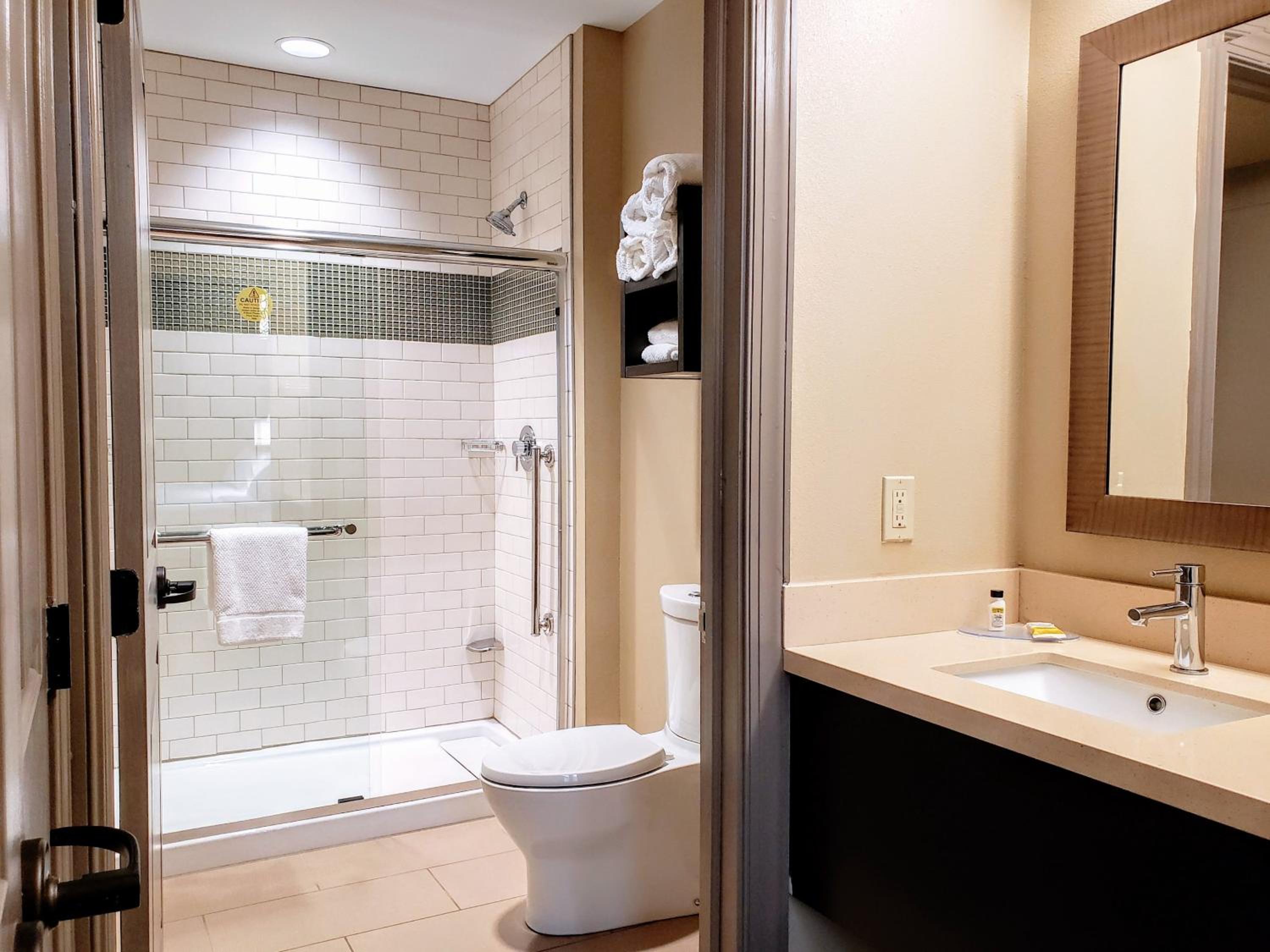 Studio Queen Suite with Two Queen Beds and City View photo 2