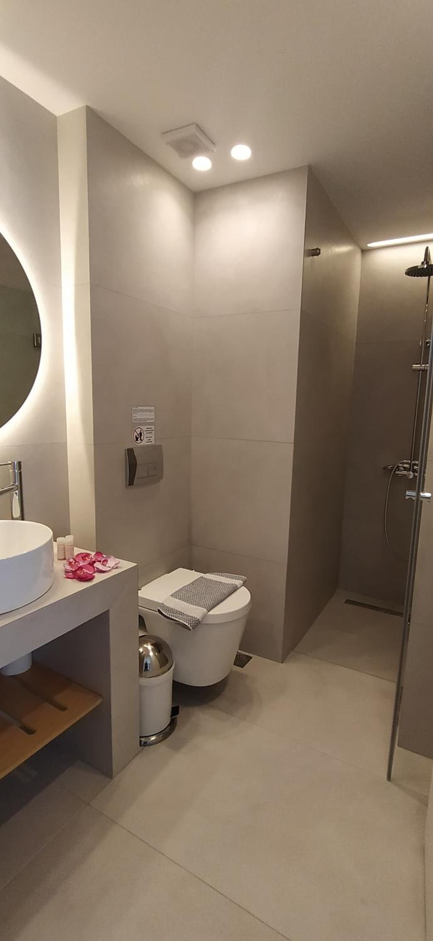 One-Bedroom Apartment (3 Adults) - Photo 10