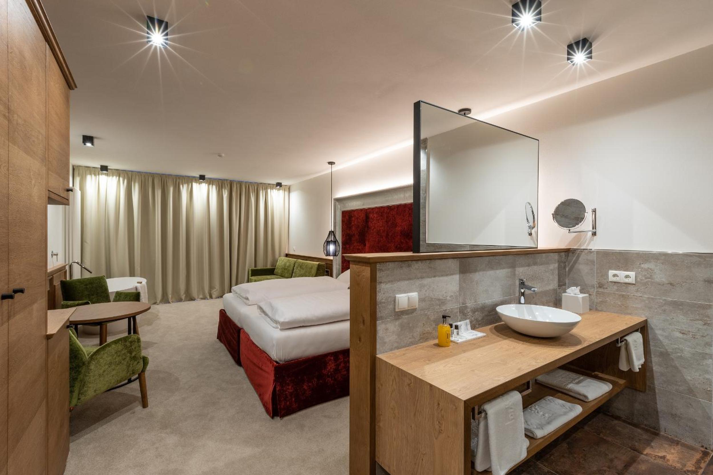 Junior Suite with Mountain View photo 2