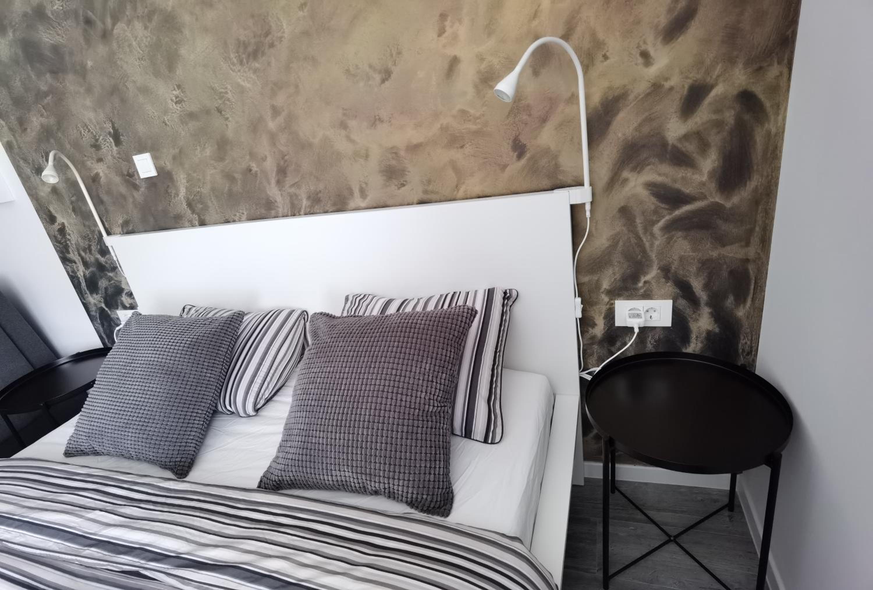 One-Bedroom Apartment - Photo 8