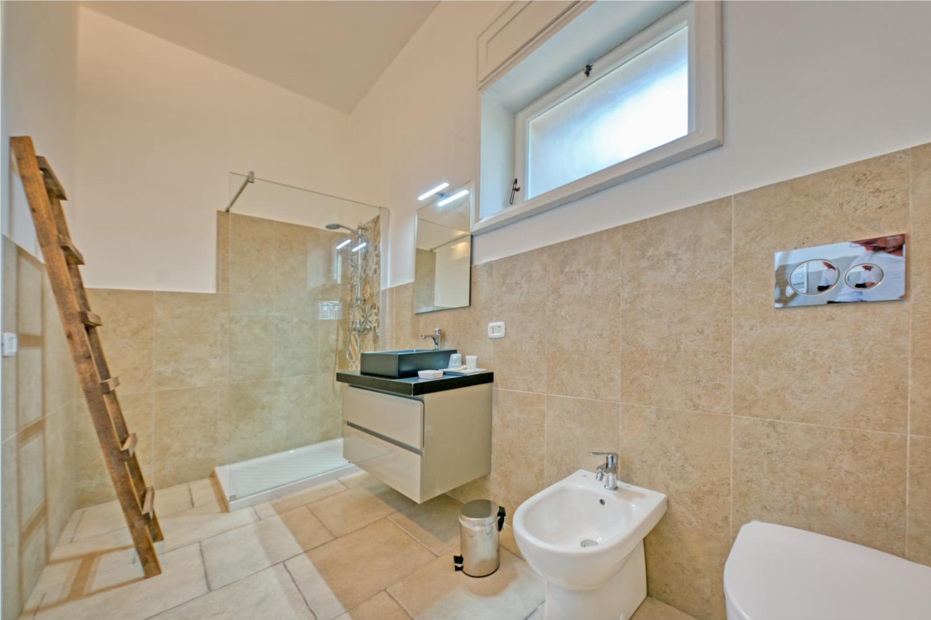 Double or Twin Room with Private Bathroom photo 2