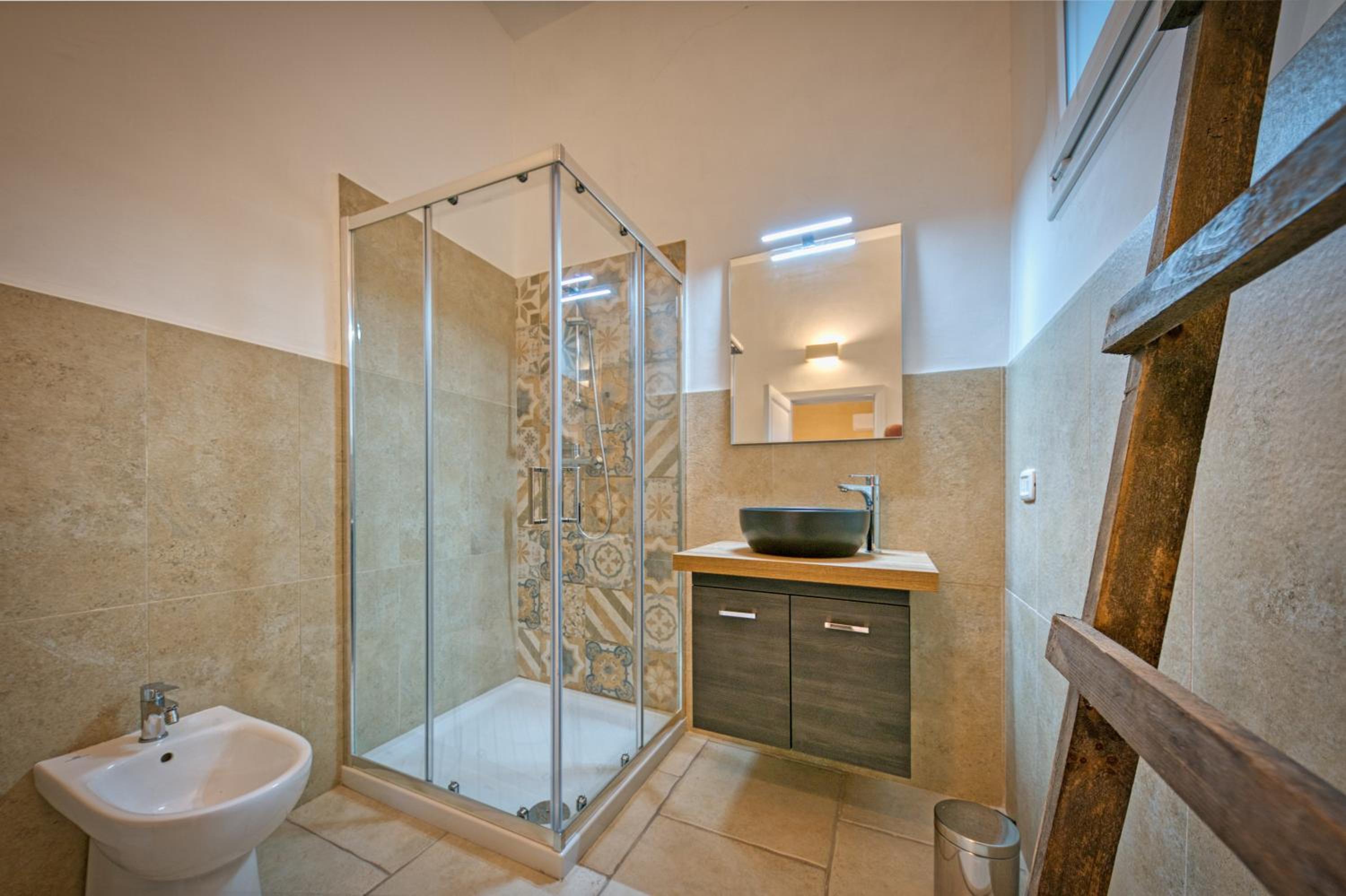Double or Twin Room with Private Bathroom photo 3