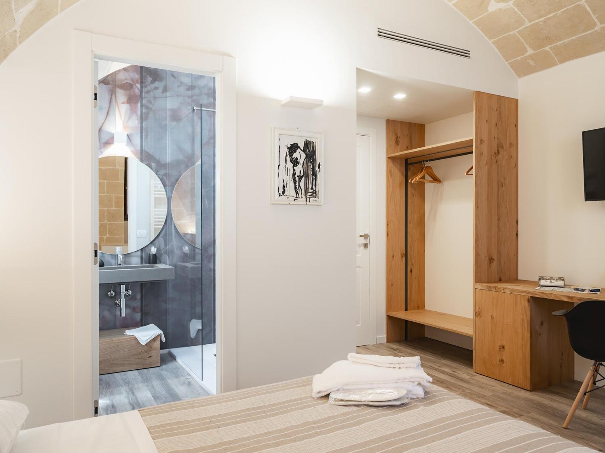 Double Room - Photo 8