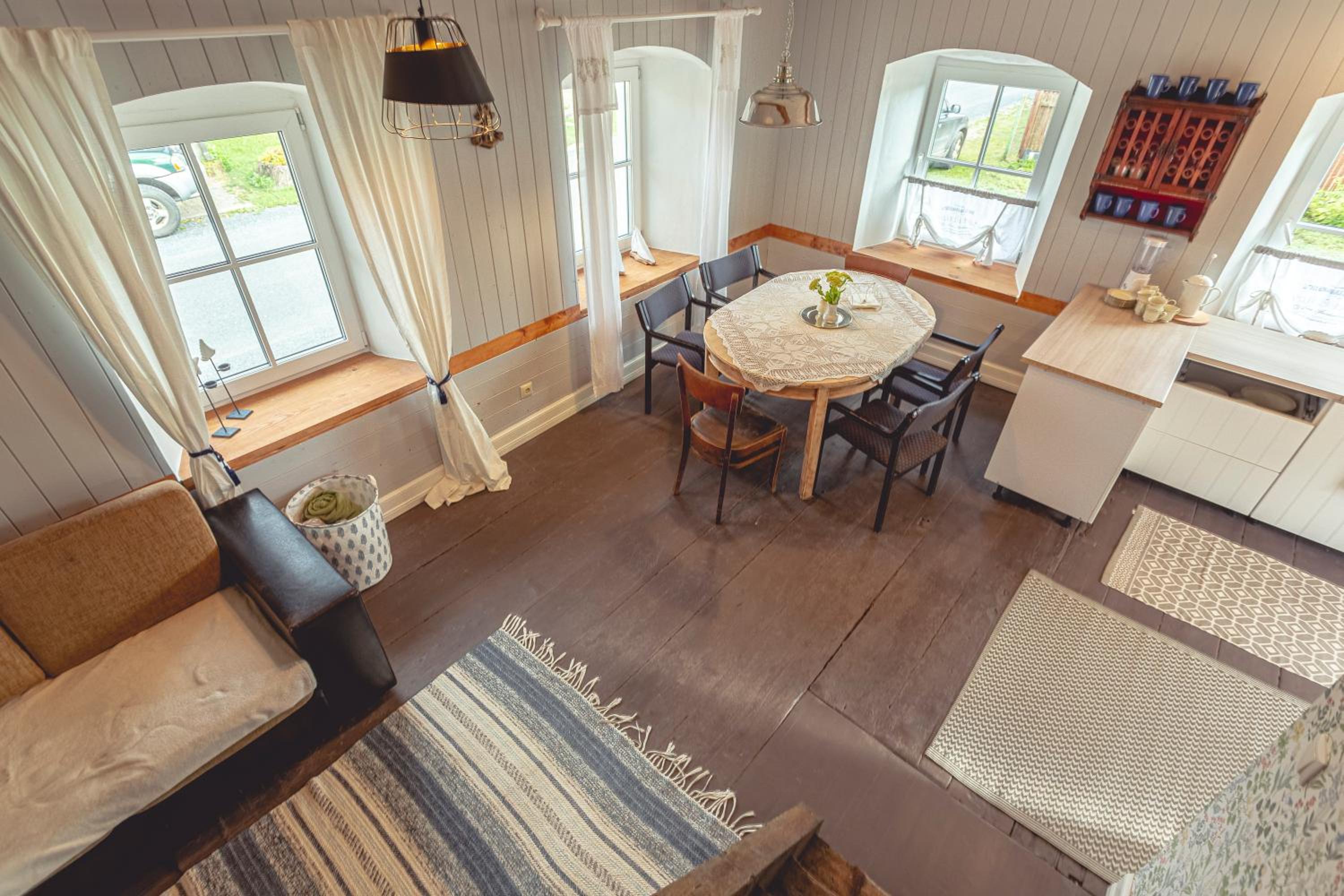 Three-Bedroom House - Photo 9
