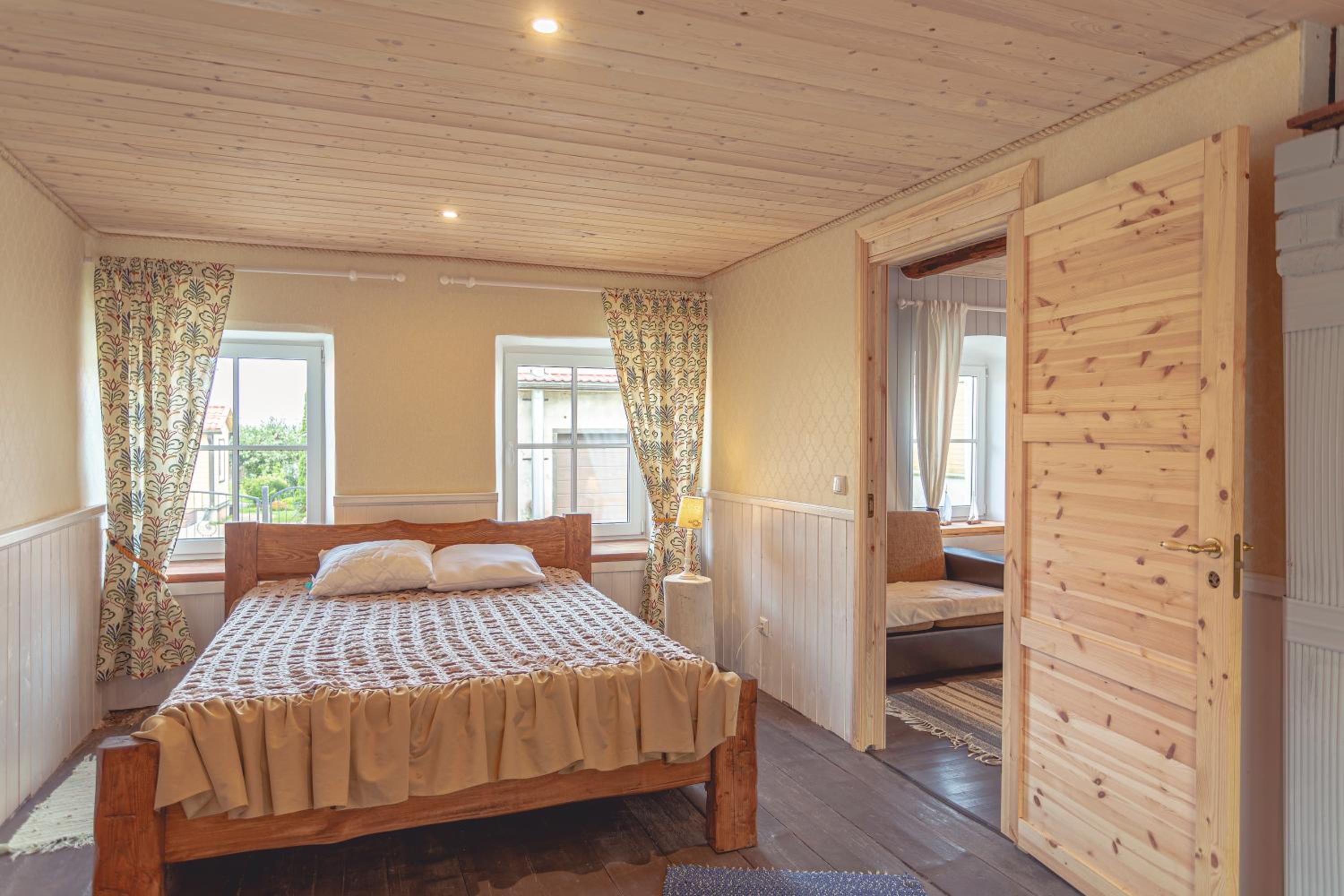 Three-Bedroom House - Photo 4