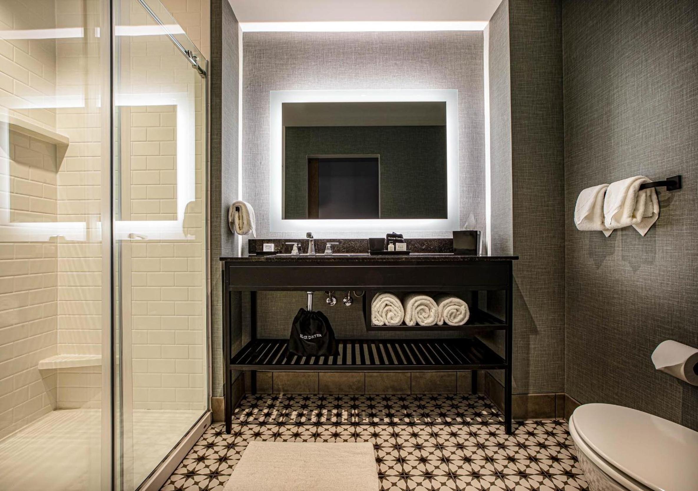 King Suite - Photo 2