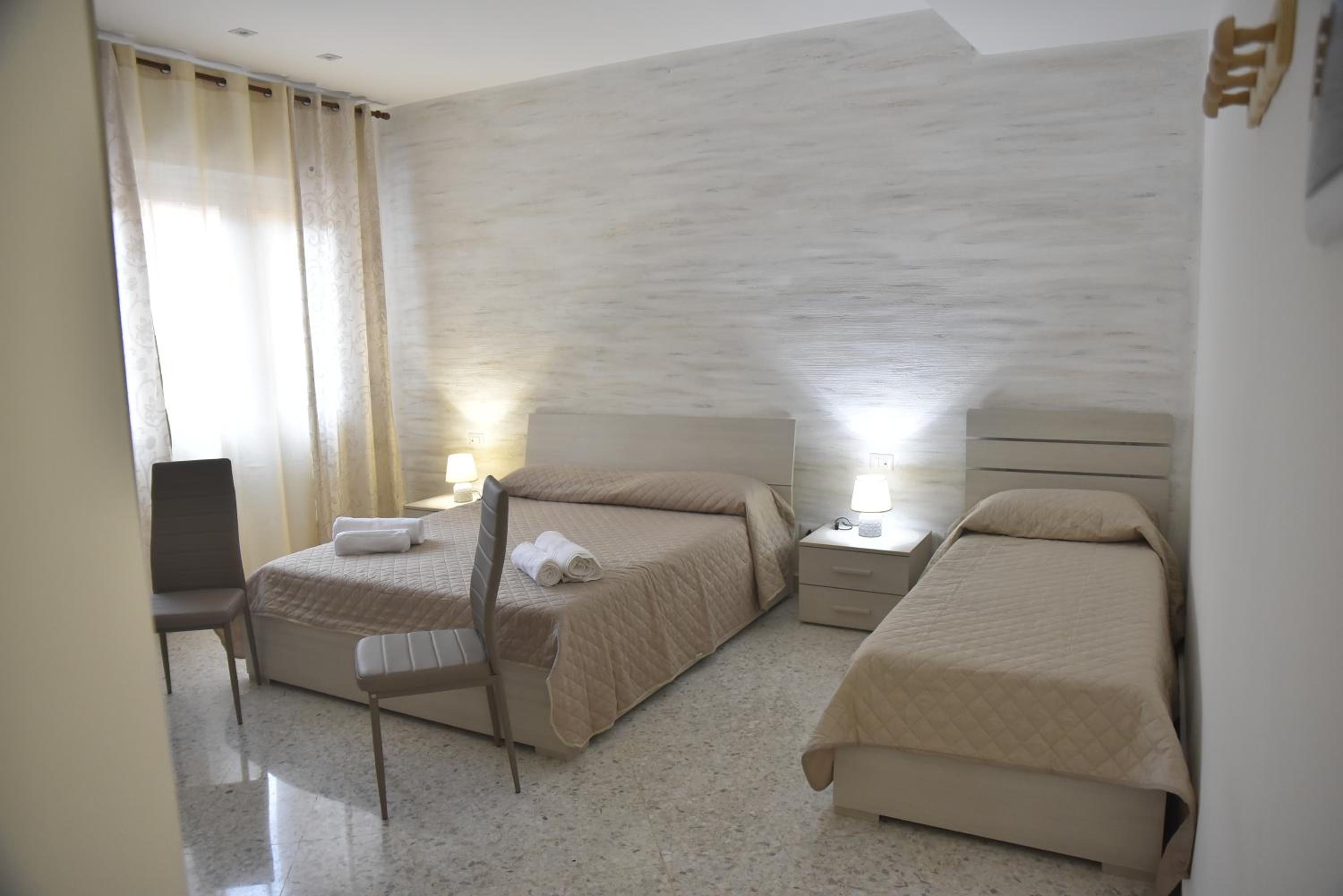 Triple Room with Private Bathroom photo 1