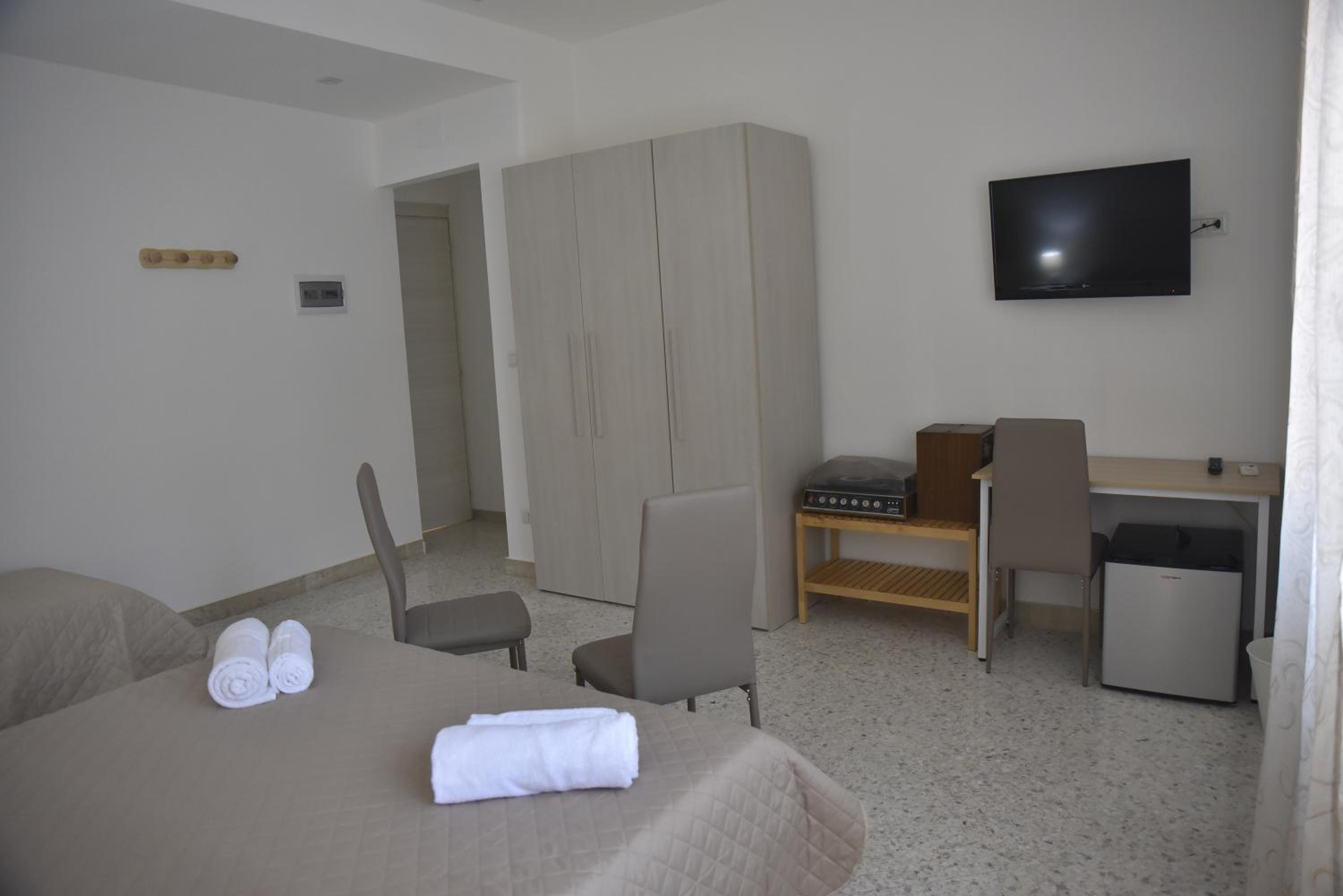 Triple Room with Private Bathroom photo 2