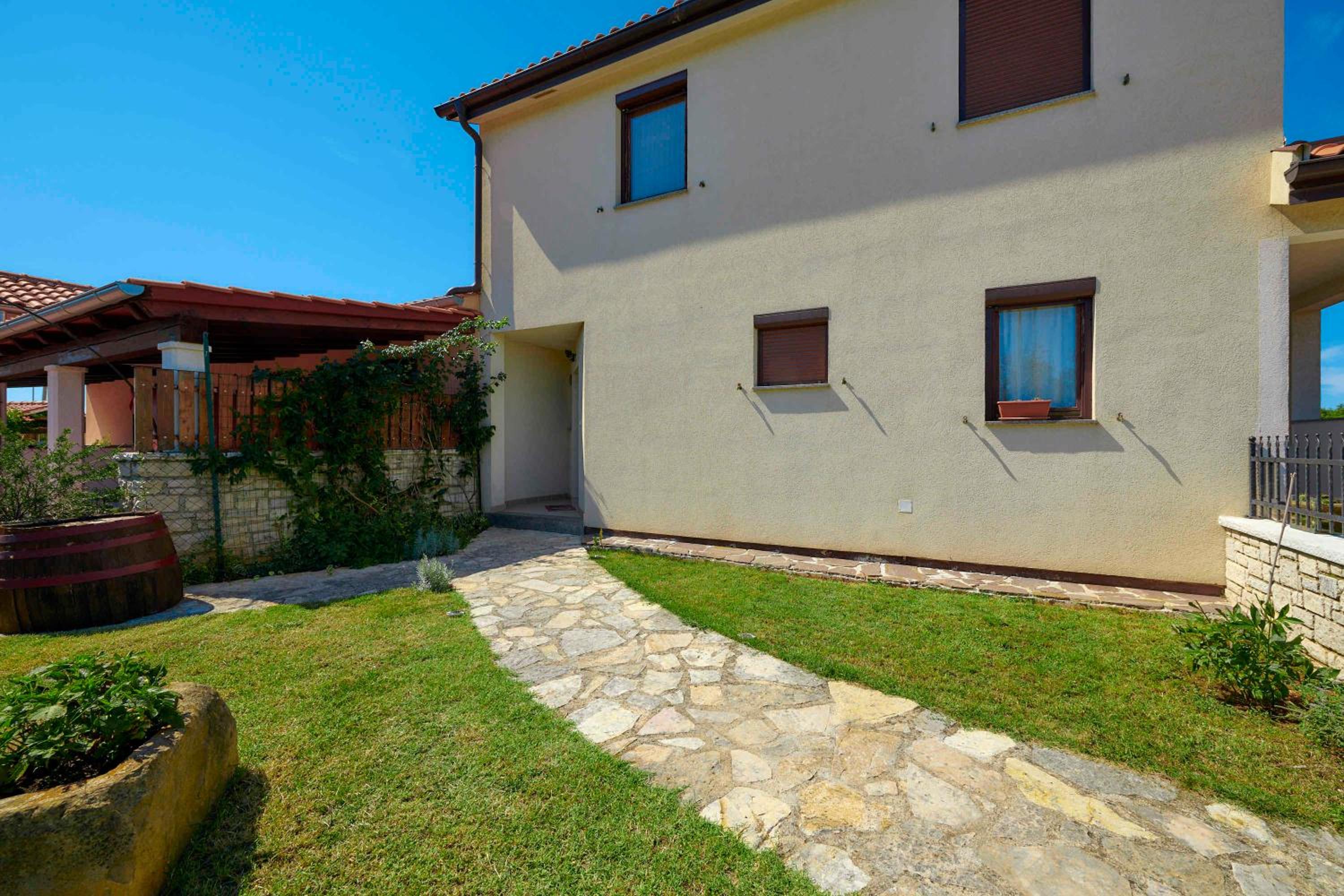 Villa photo 2