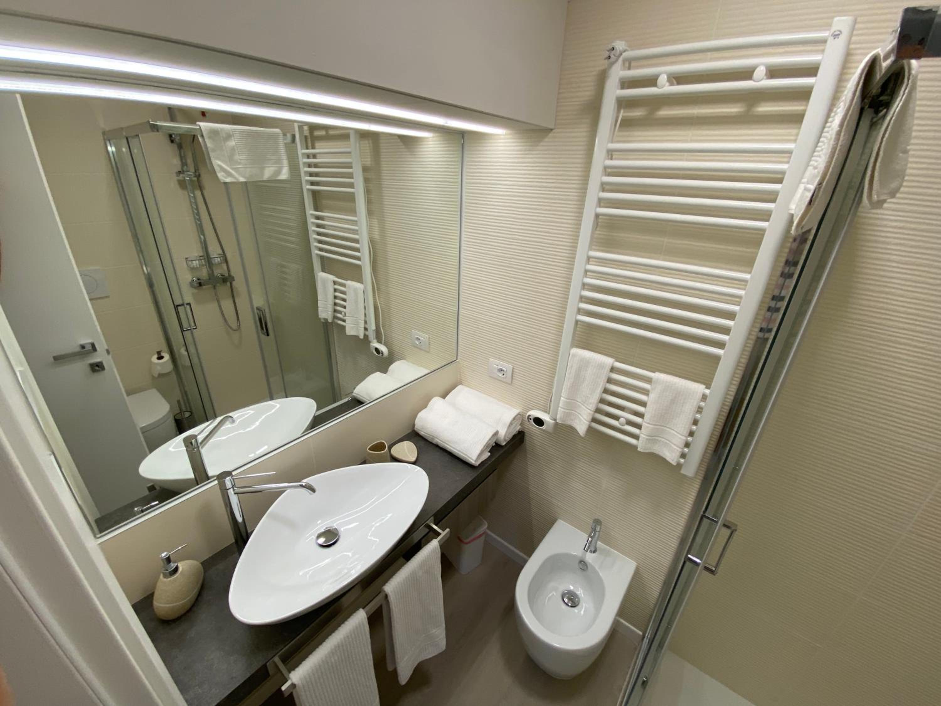 Standard Double Room - Photo 3
