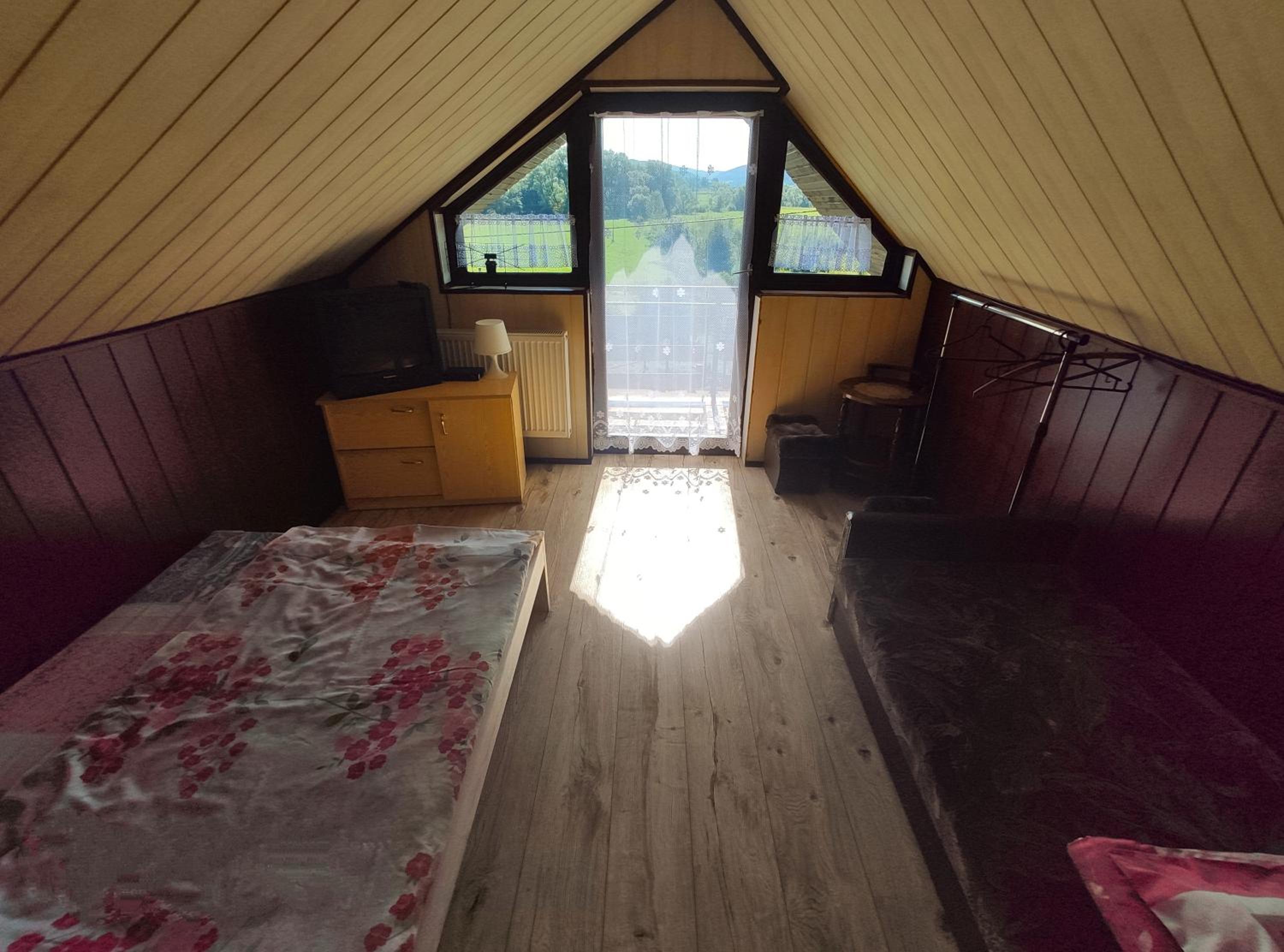 Basic Triple Room with Shared Bathroom photo 1