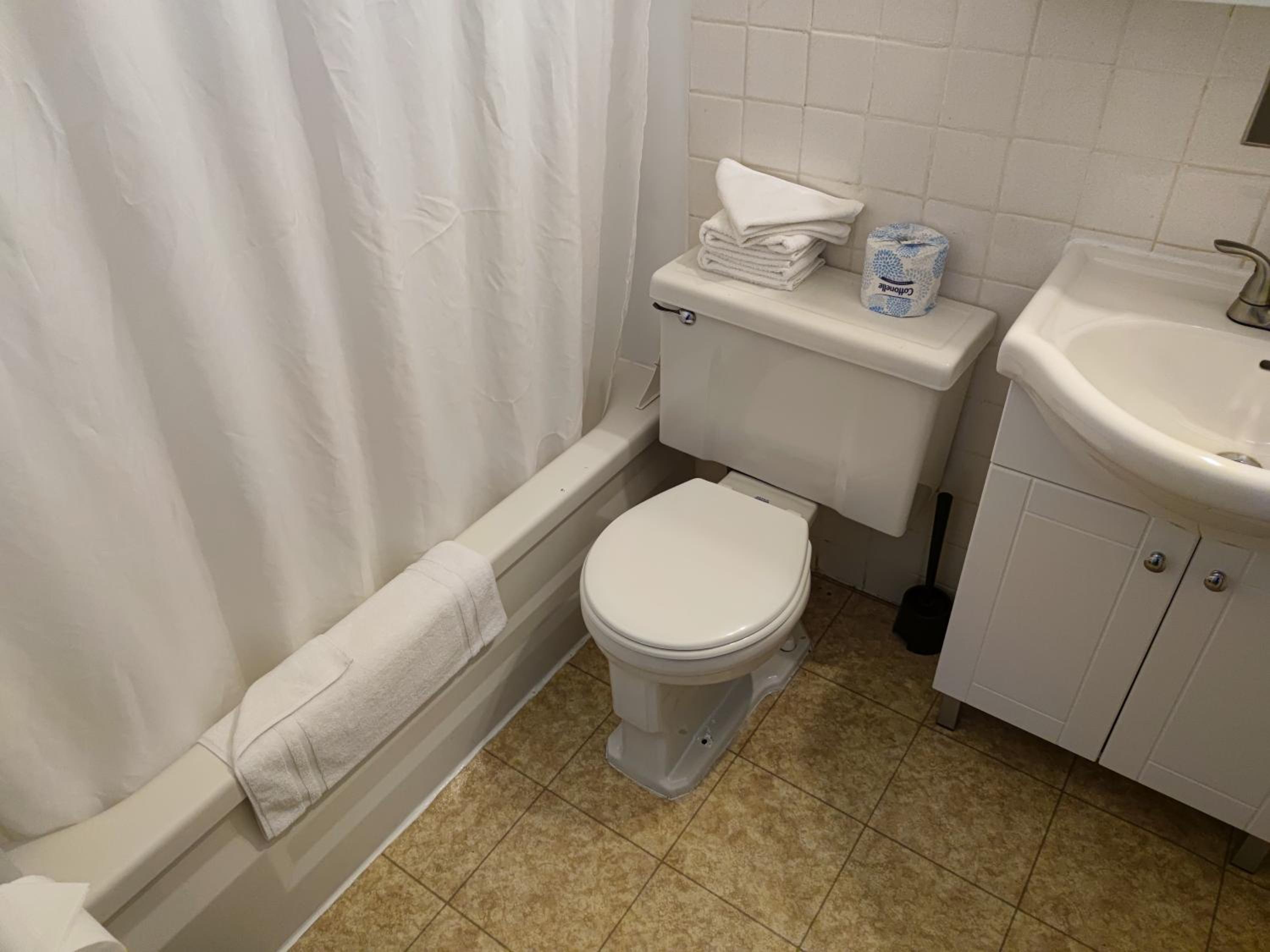 Queen Room photo 1