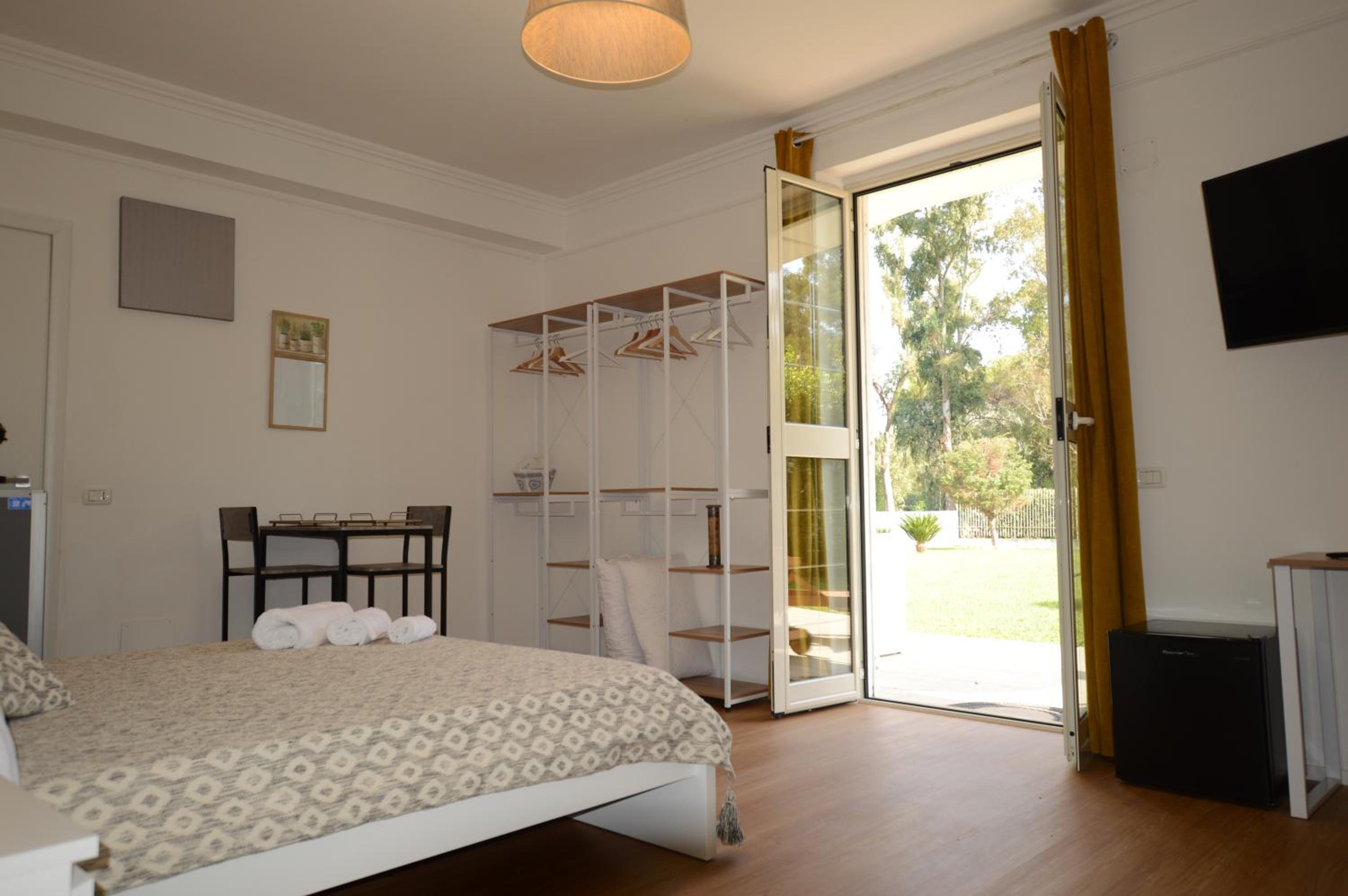 Deluxe Room (2 Adults + 1 Child) photo 1