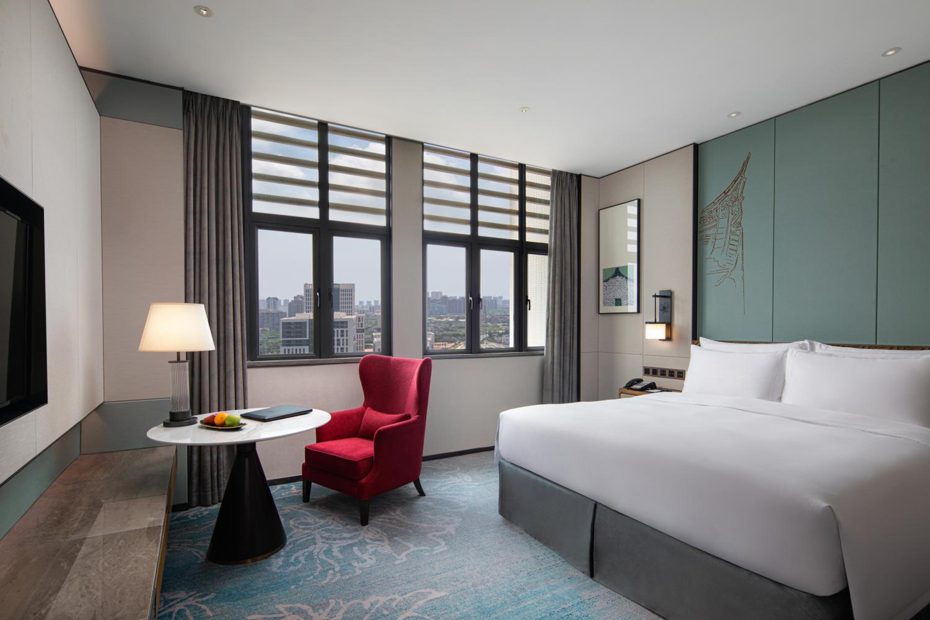 Superior Premier King Bed Room photo 1
