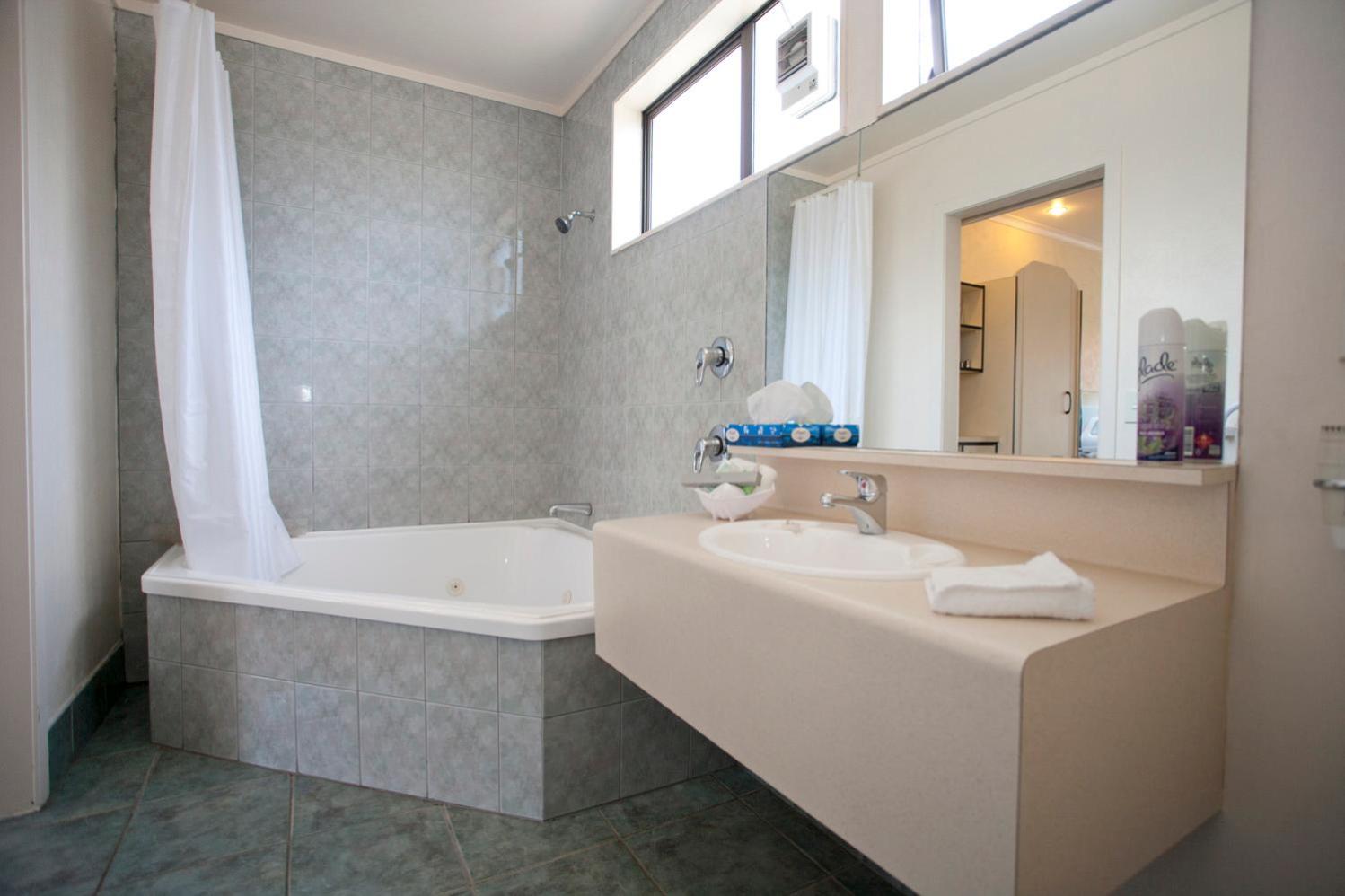 Queen Room with Spa Bath photo 2