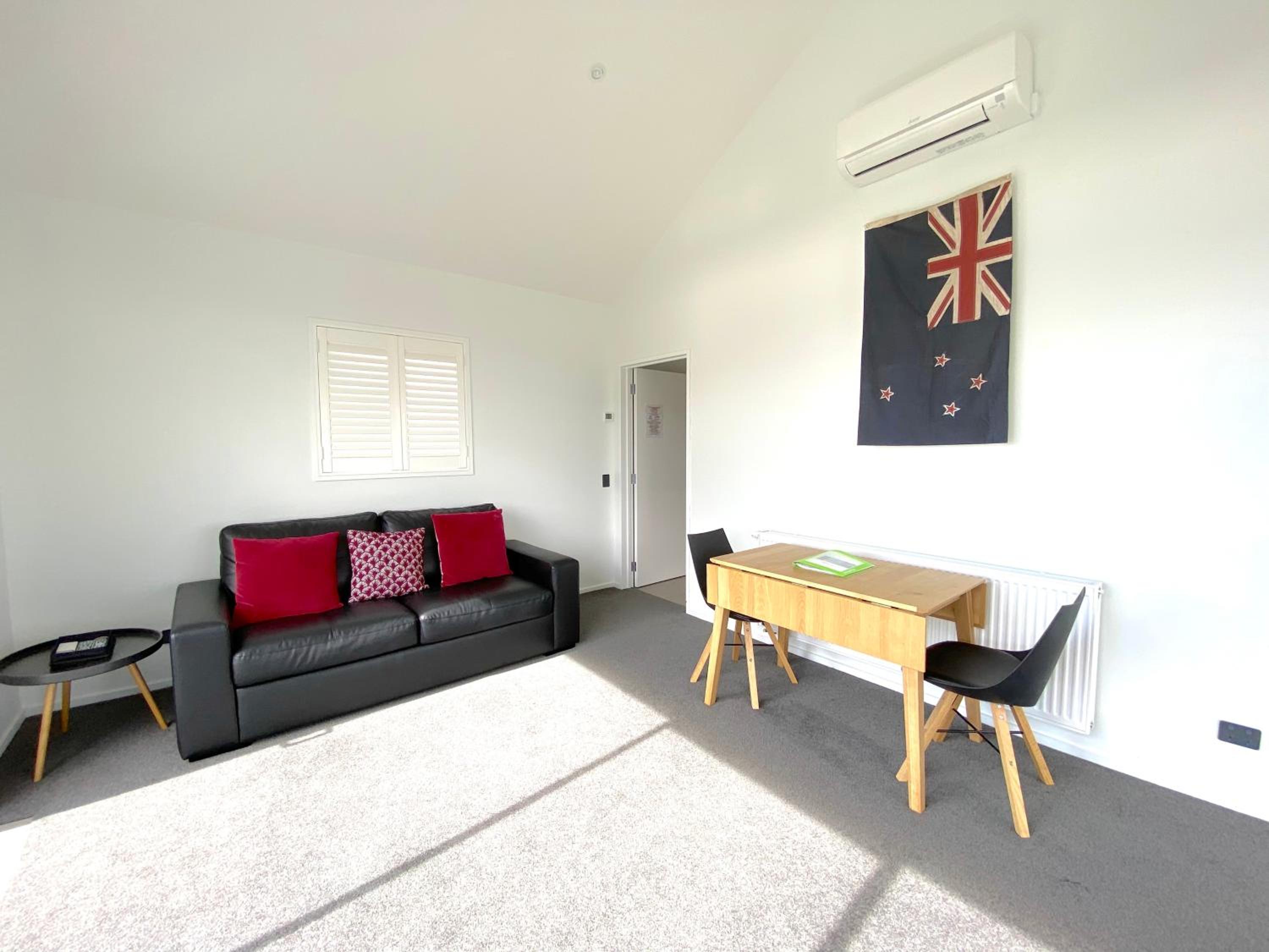 One-Bedroom House photo 1