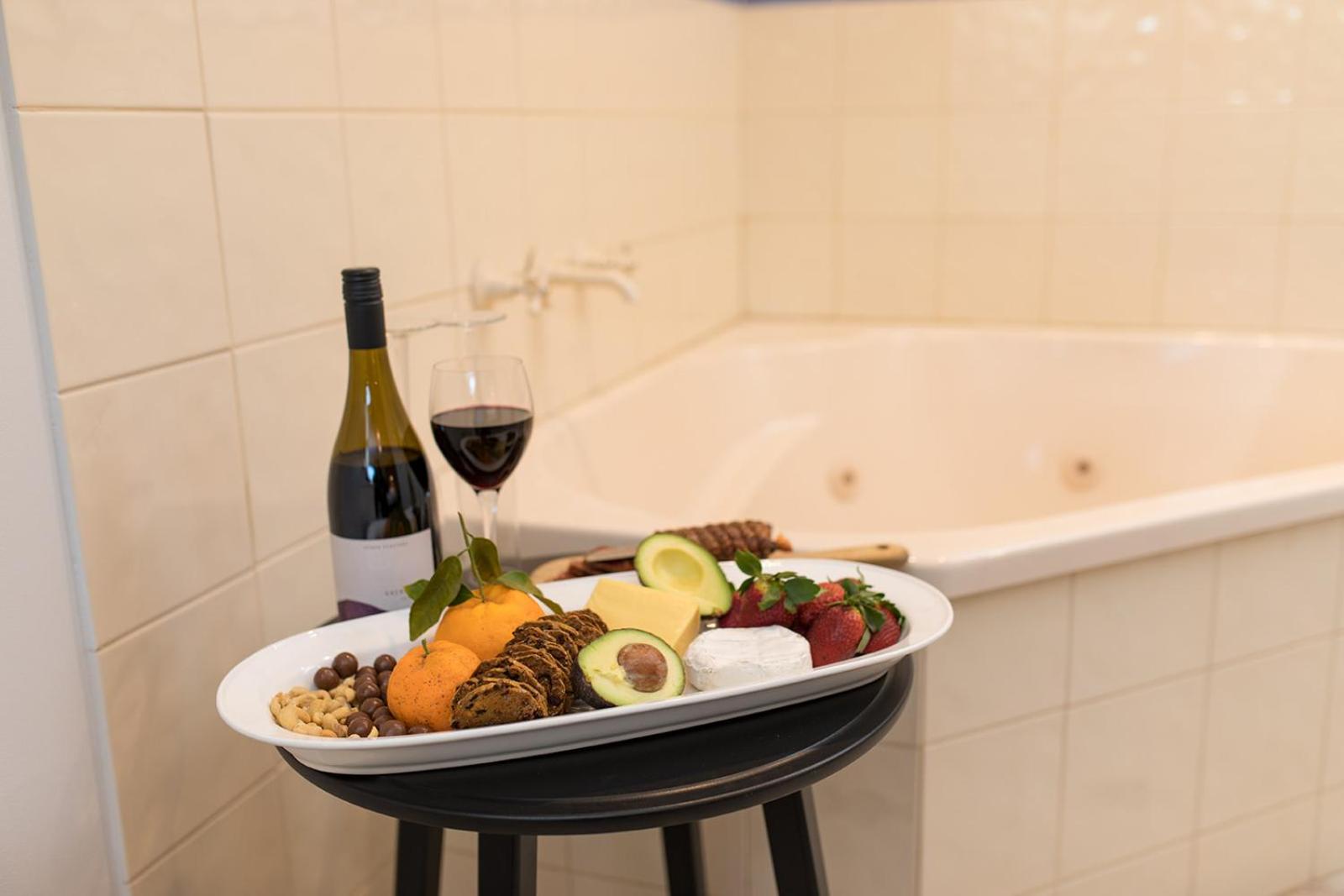 Double Room with Spa Bath photo 3