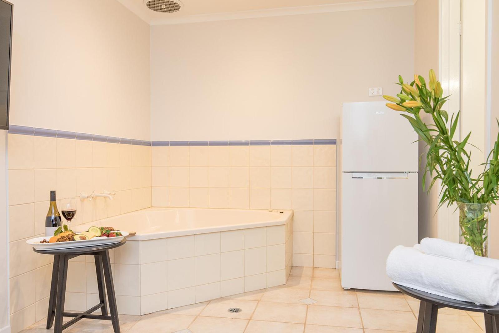 Double Room with Spa Bath photo 2