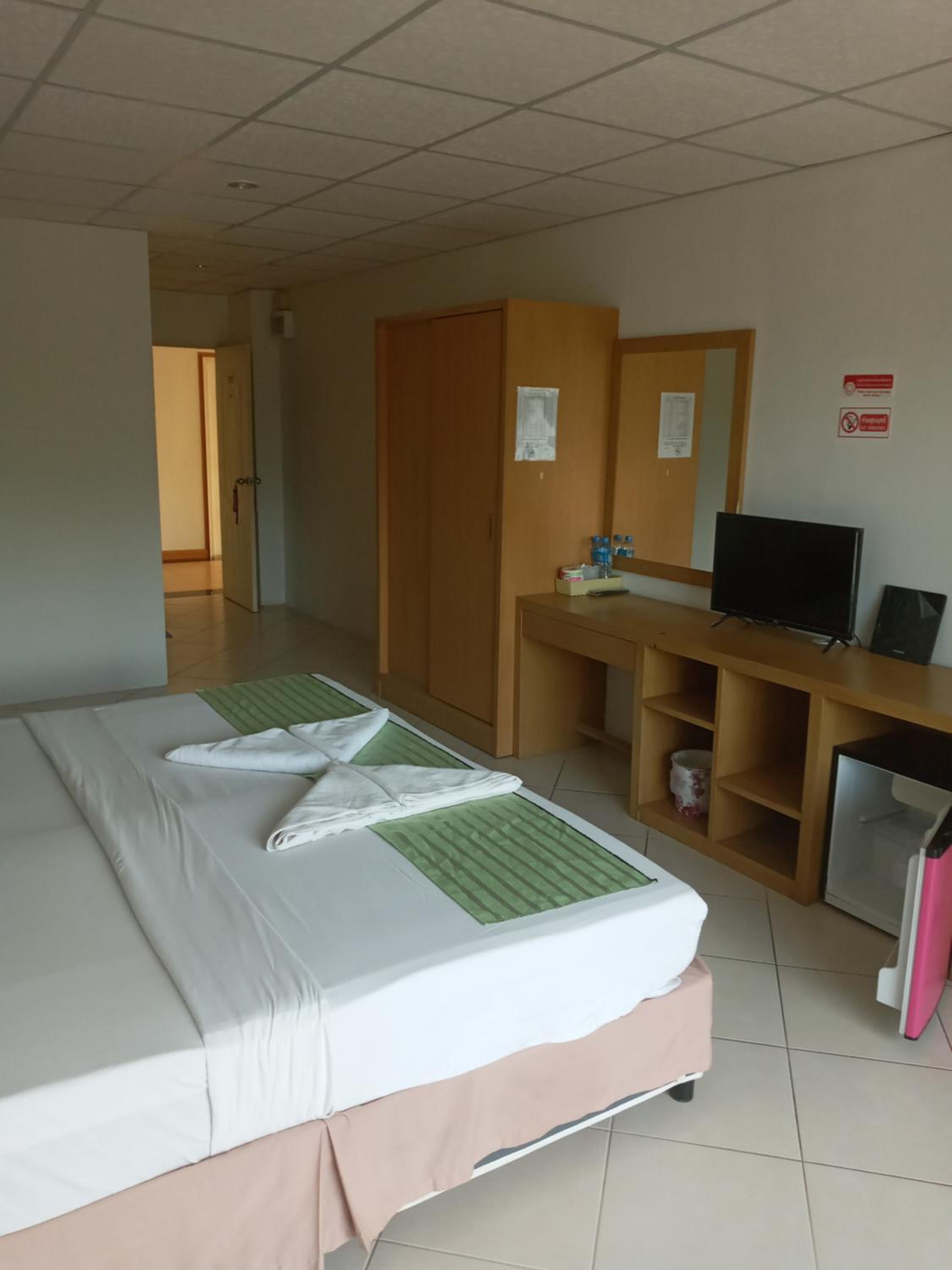 Deluxe Double or Twin Room with Mountain View