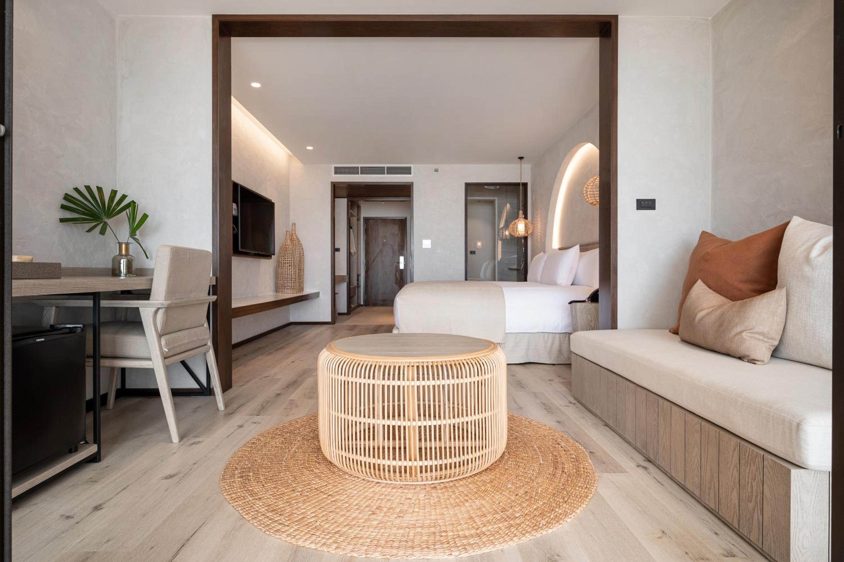 Deluxe King Room Beach Front - Photo 11