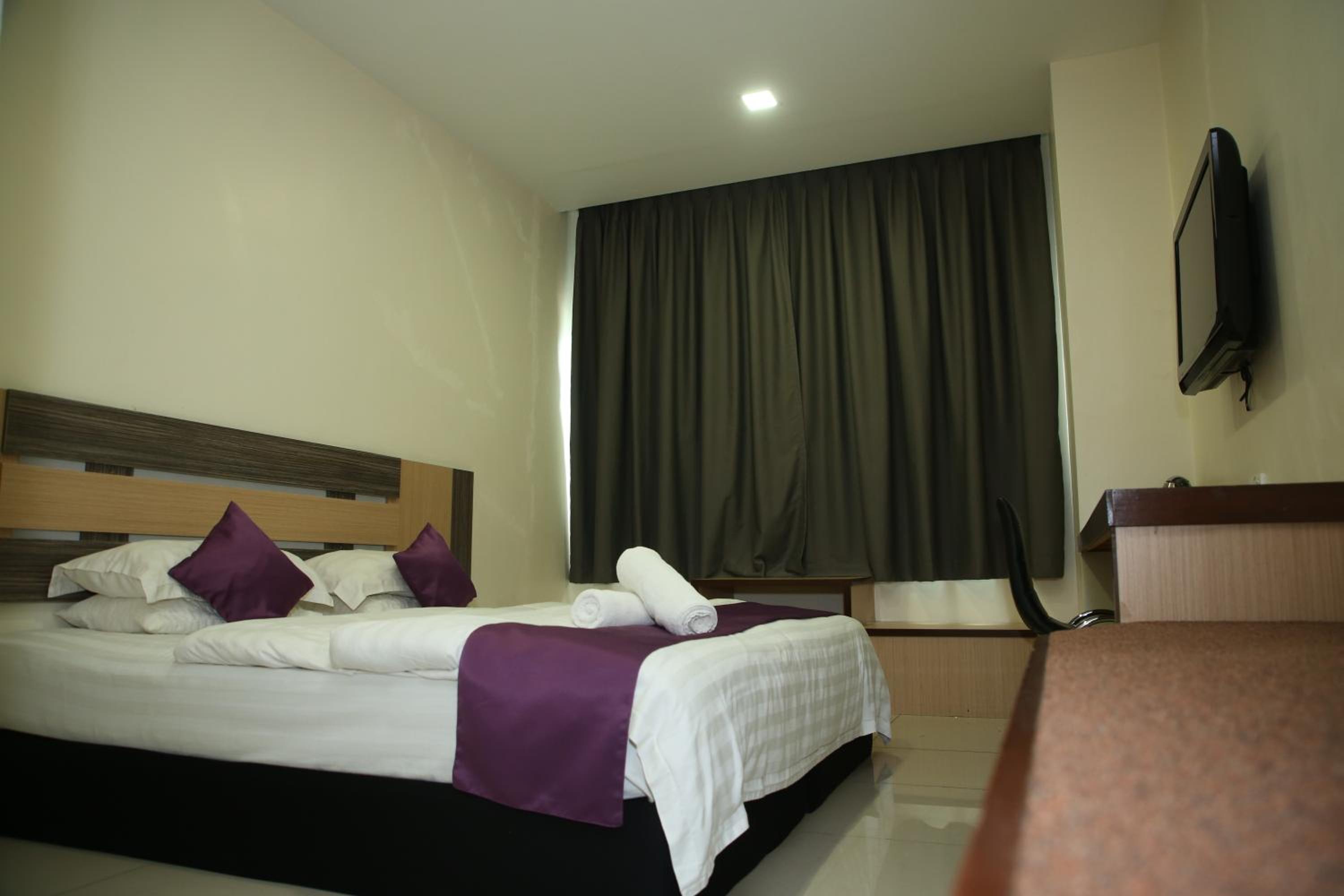 Standard Queen Room