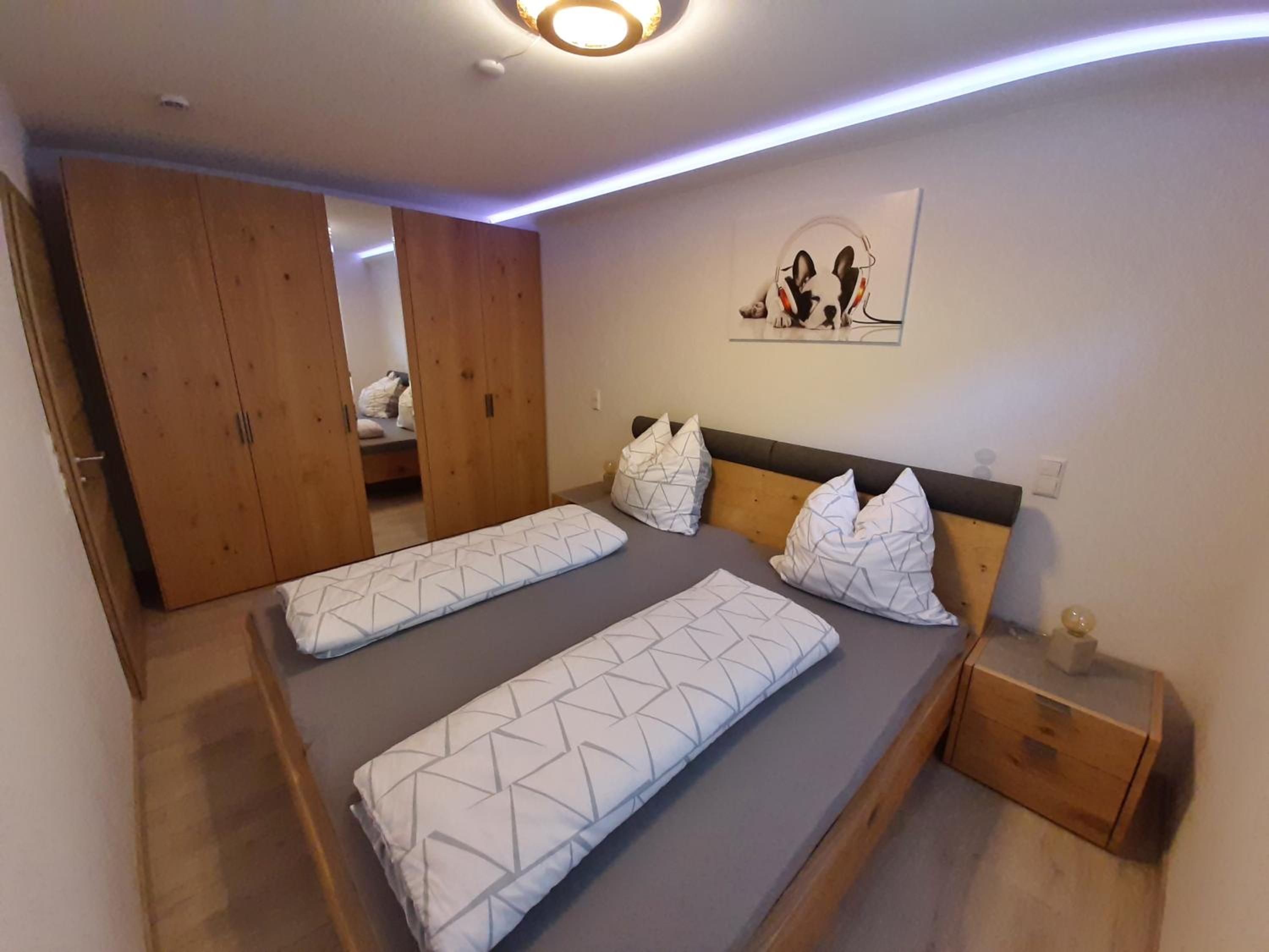 One-Bedroom Apartment photo 1