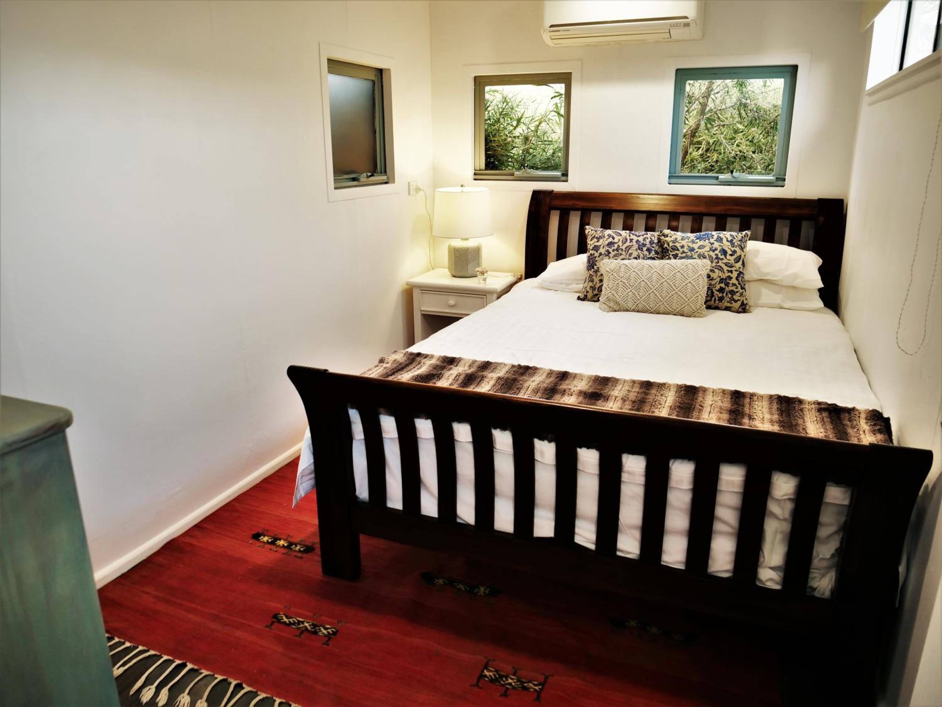 Five-Bedroom House photo 1
