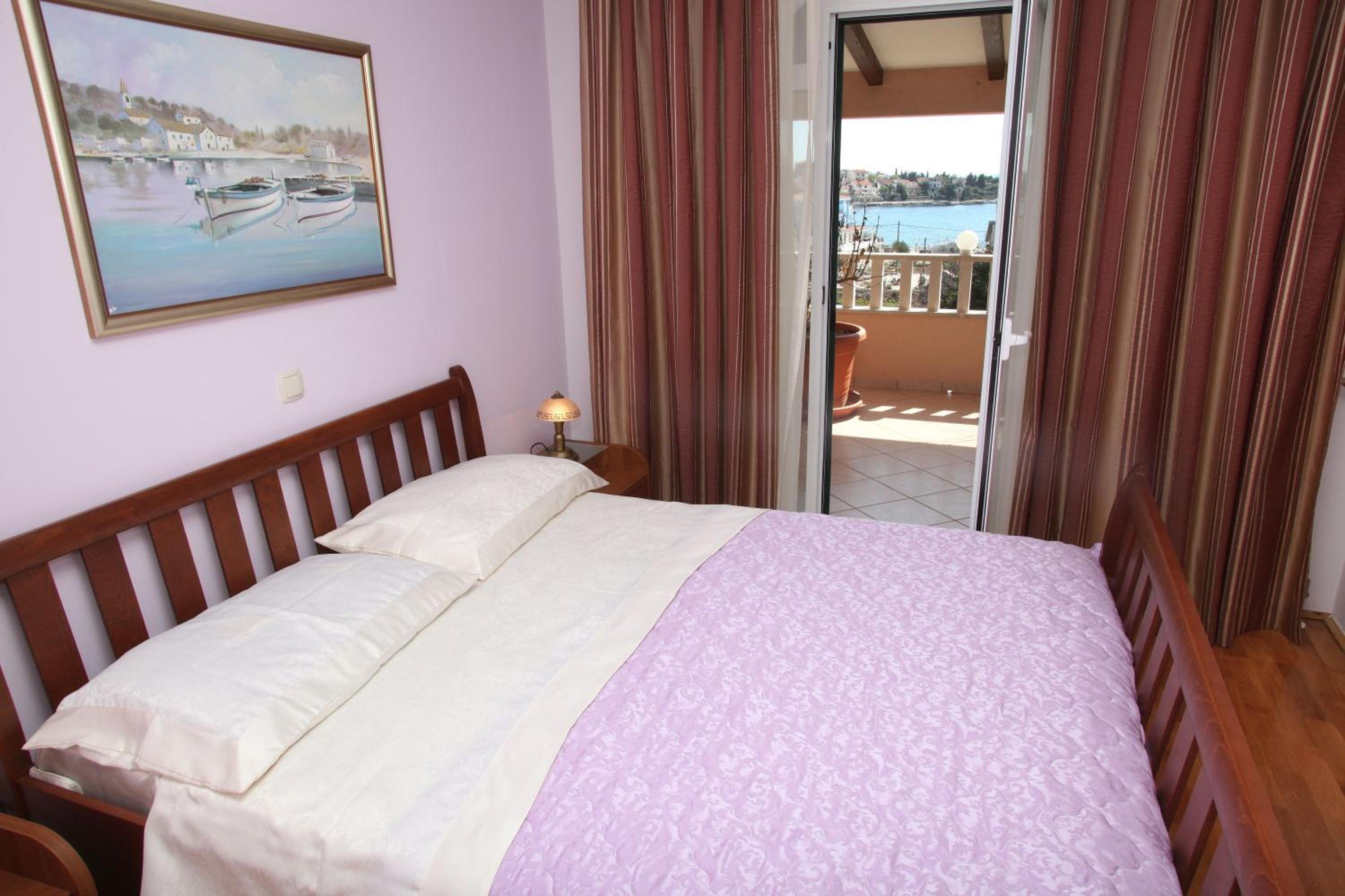 Deluxe Two-Bedroom Apartment with Balcony and Sea View photo 1