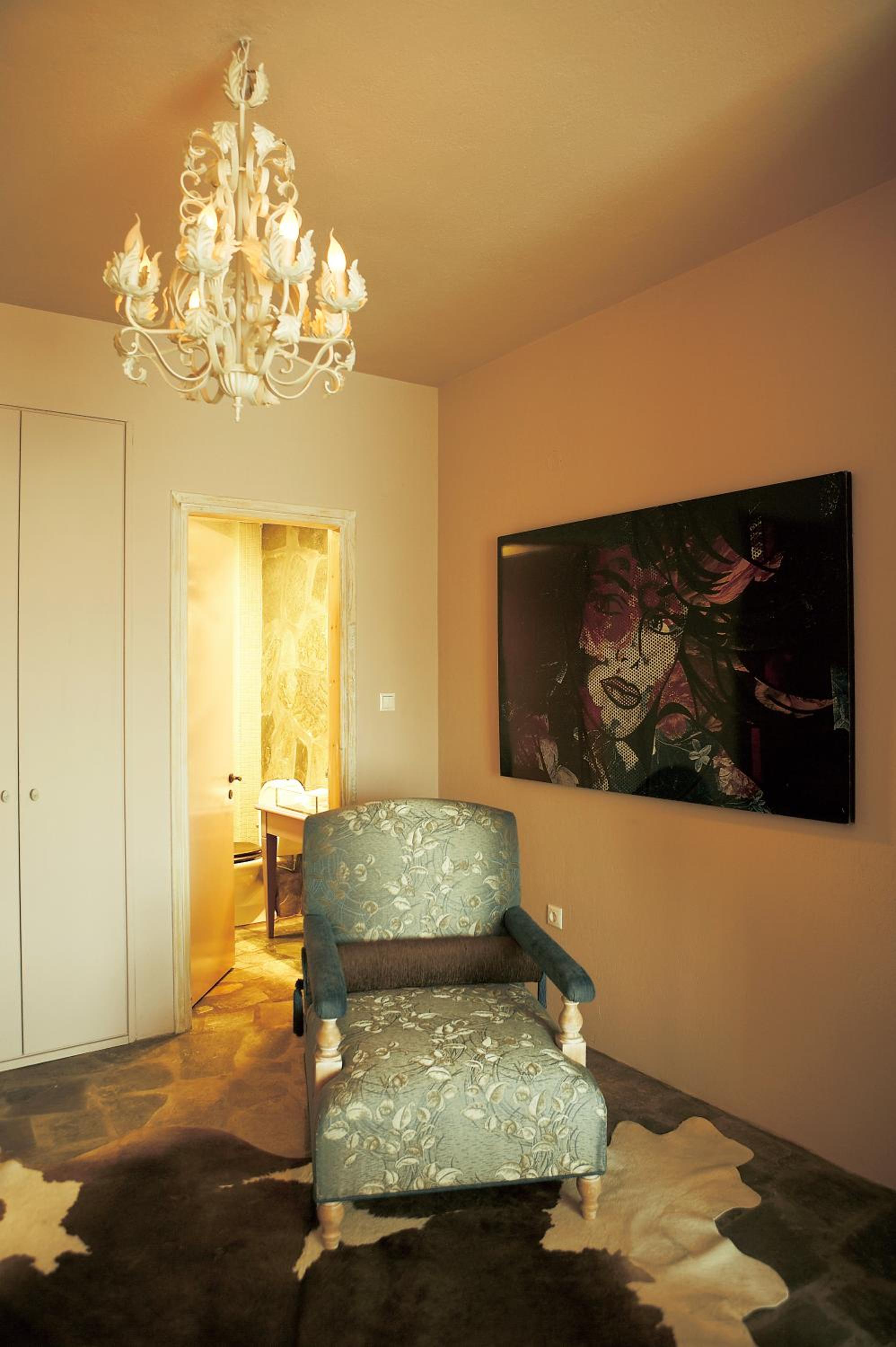 Junior Suite with View and Fireplace - Photo 8