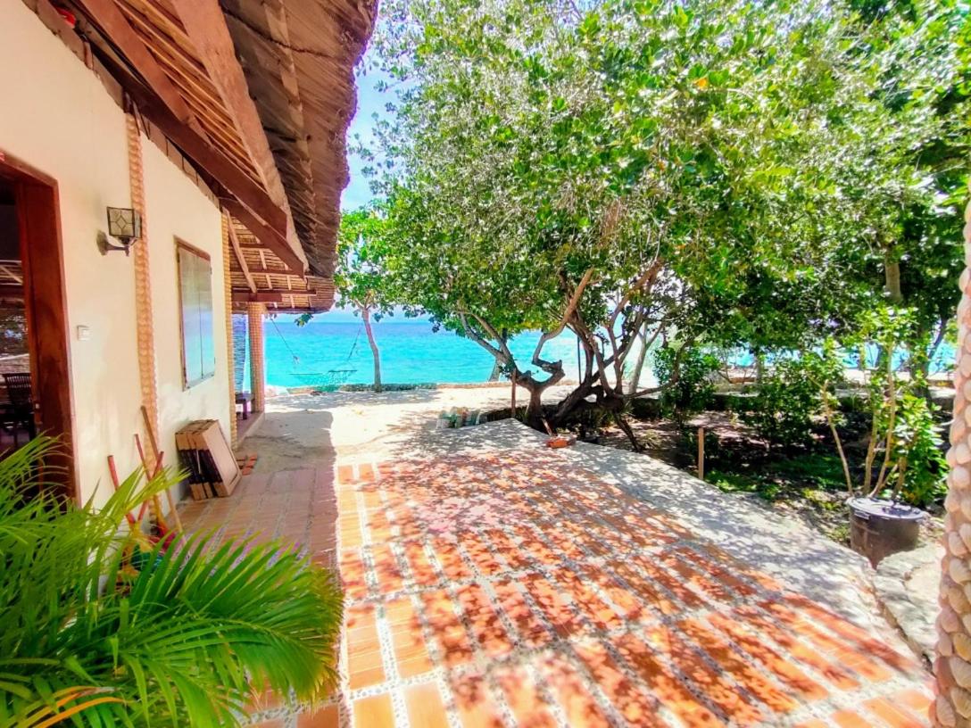 Deluxe Double Room with Side Sea View photo 2