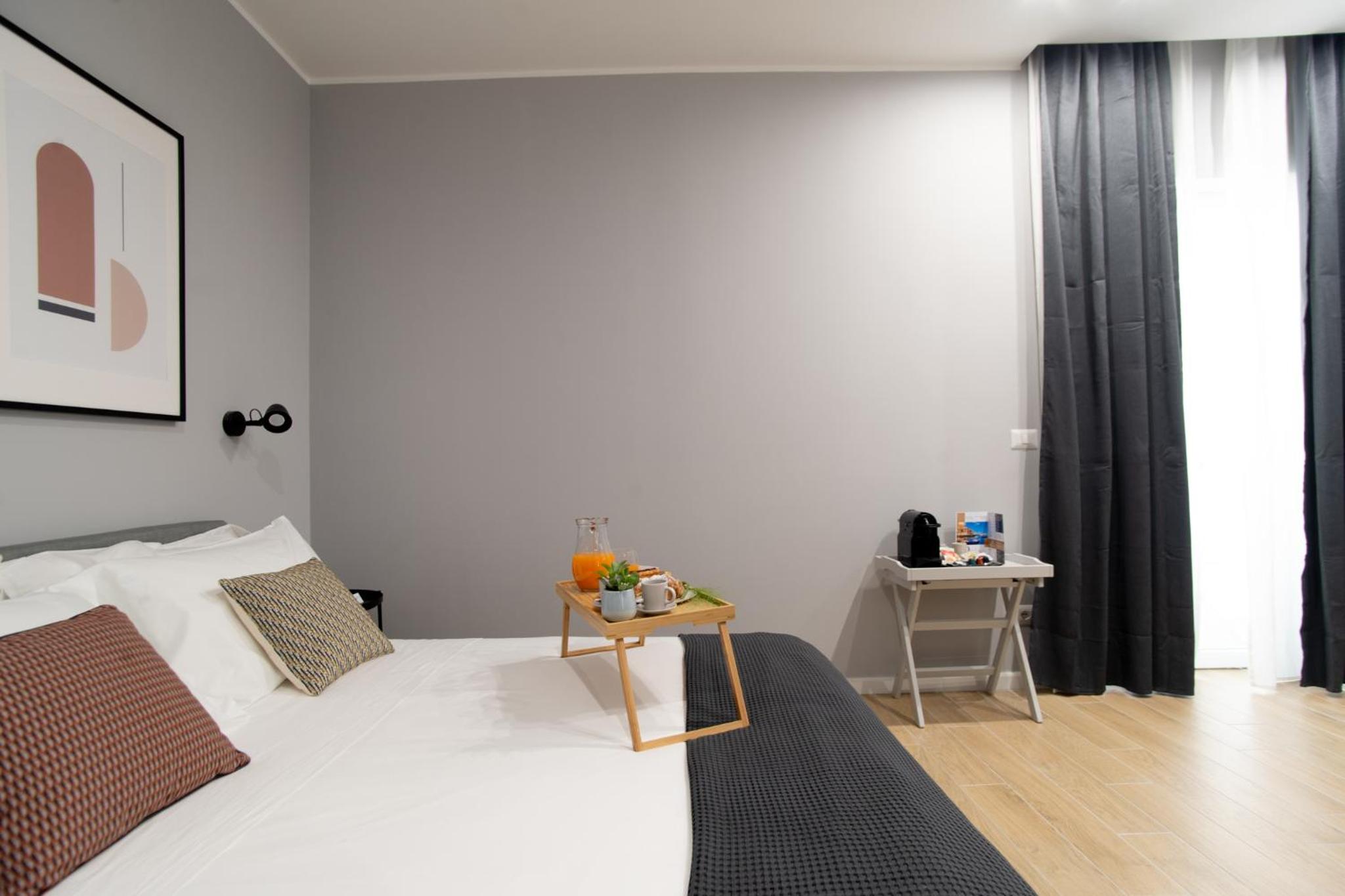 Double Room with Balcony - Photo 6