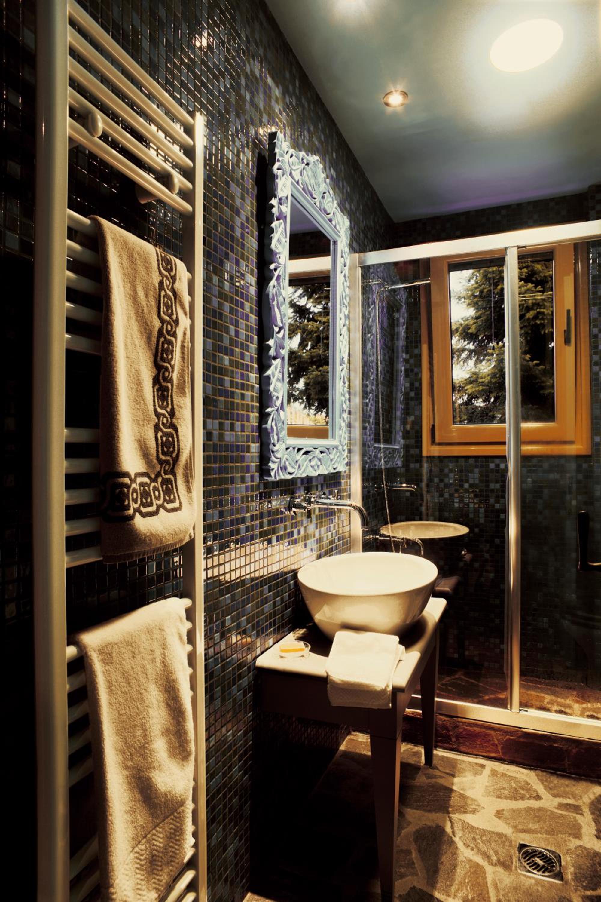 Double or Twin Room with View - Photo 8