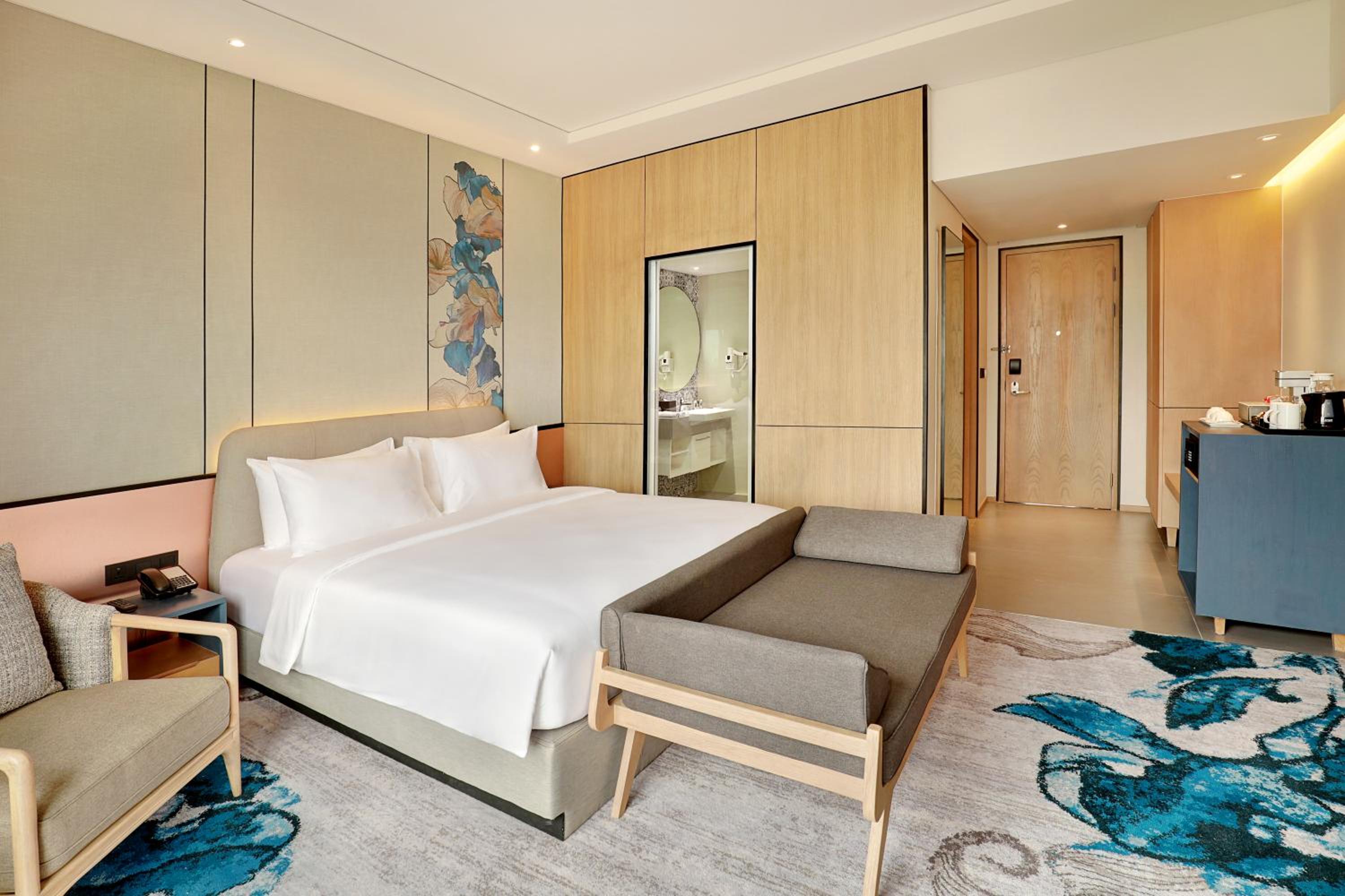 Deluxe King Room - Photo 1