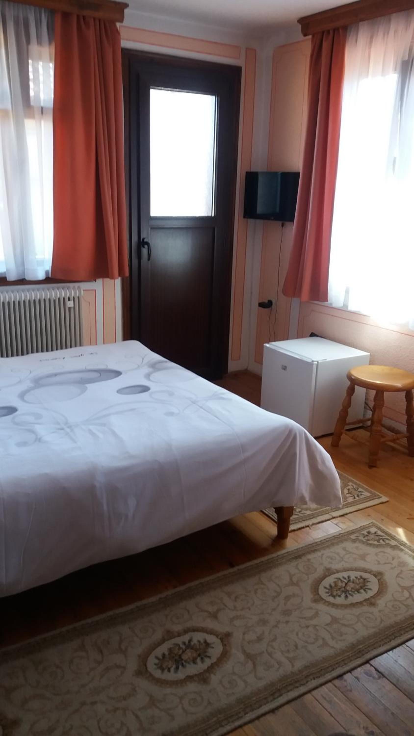Double Room with Balcony (3 Adults) photo 2