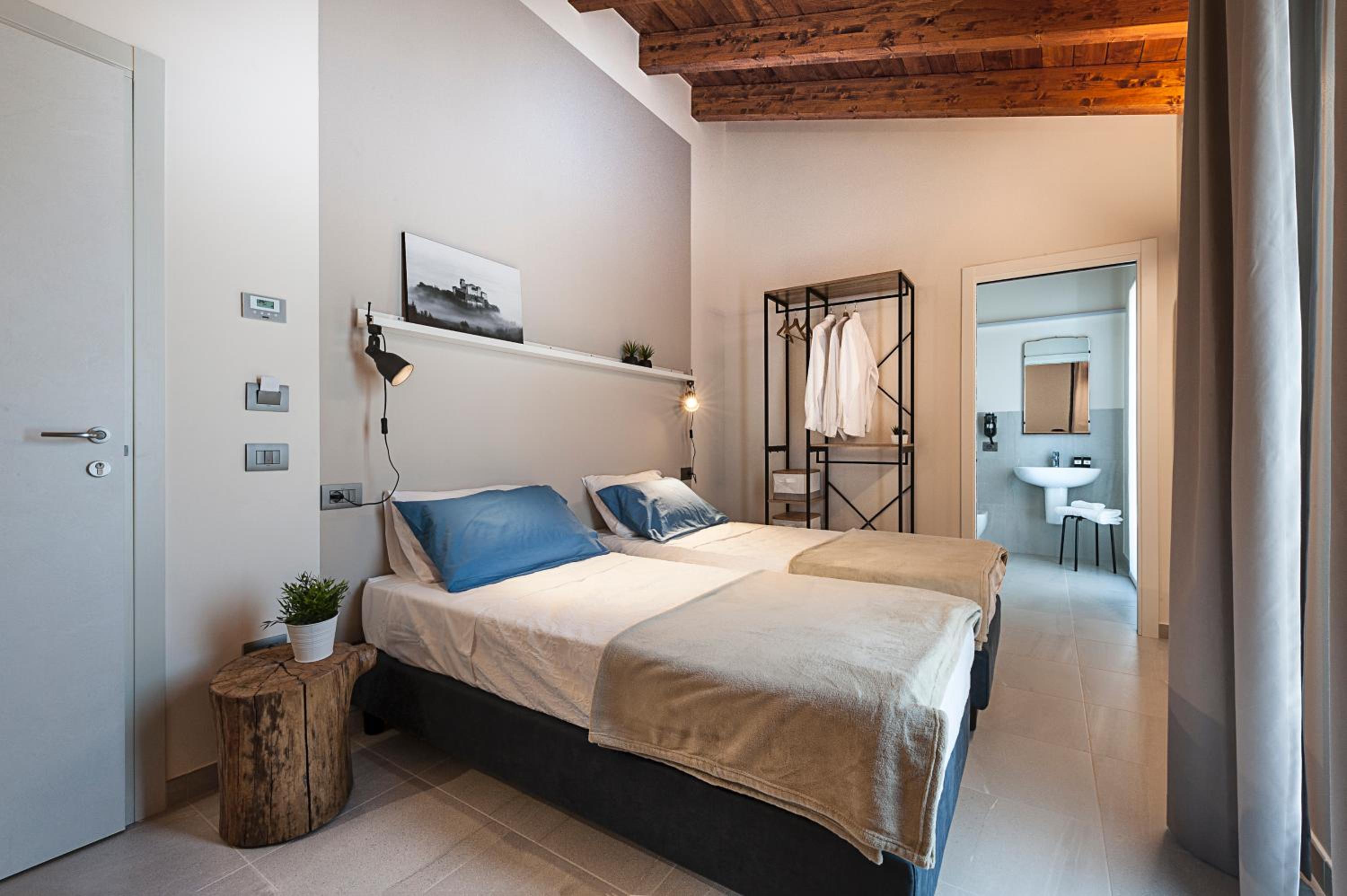 Economy Triple Room photo 1