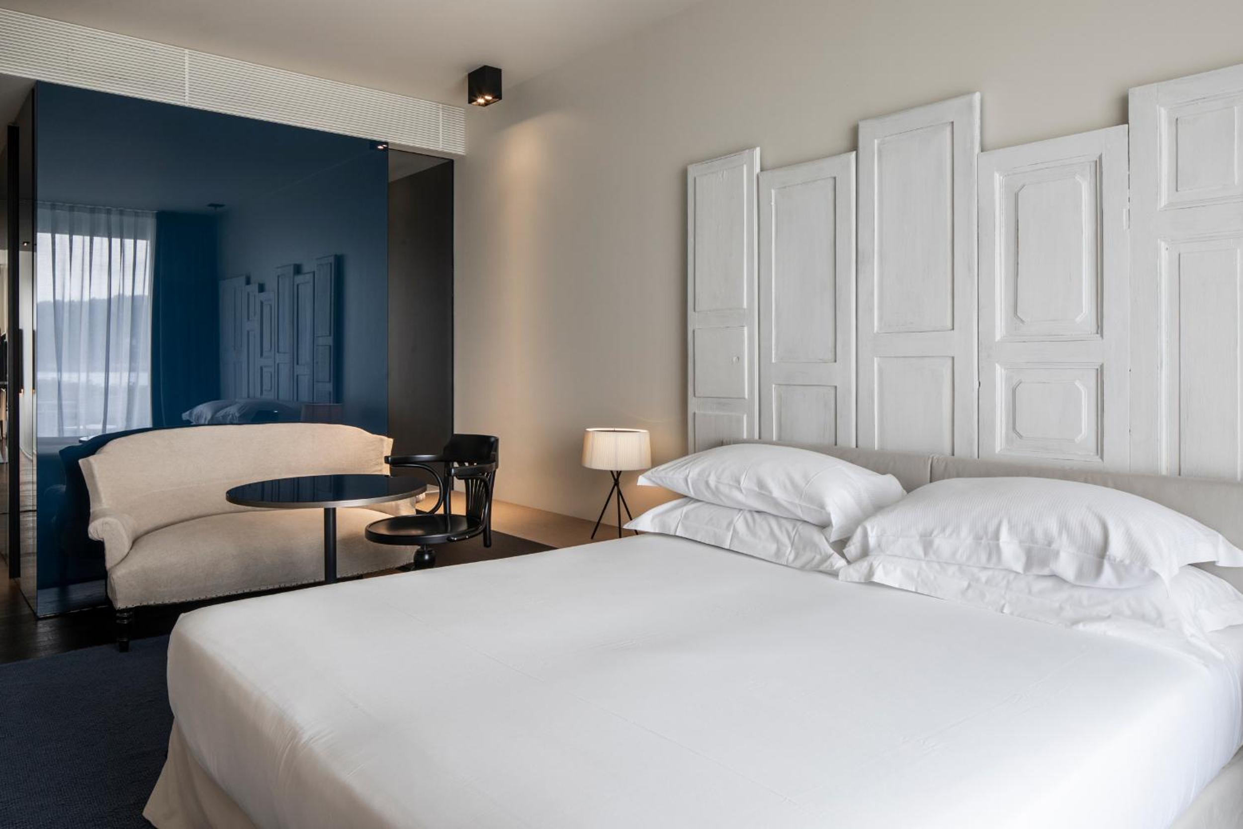 Deluxe Double or Twin Room with Lake View - Photo 4