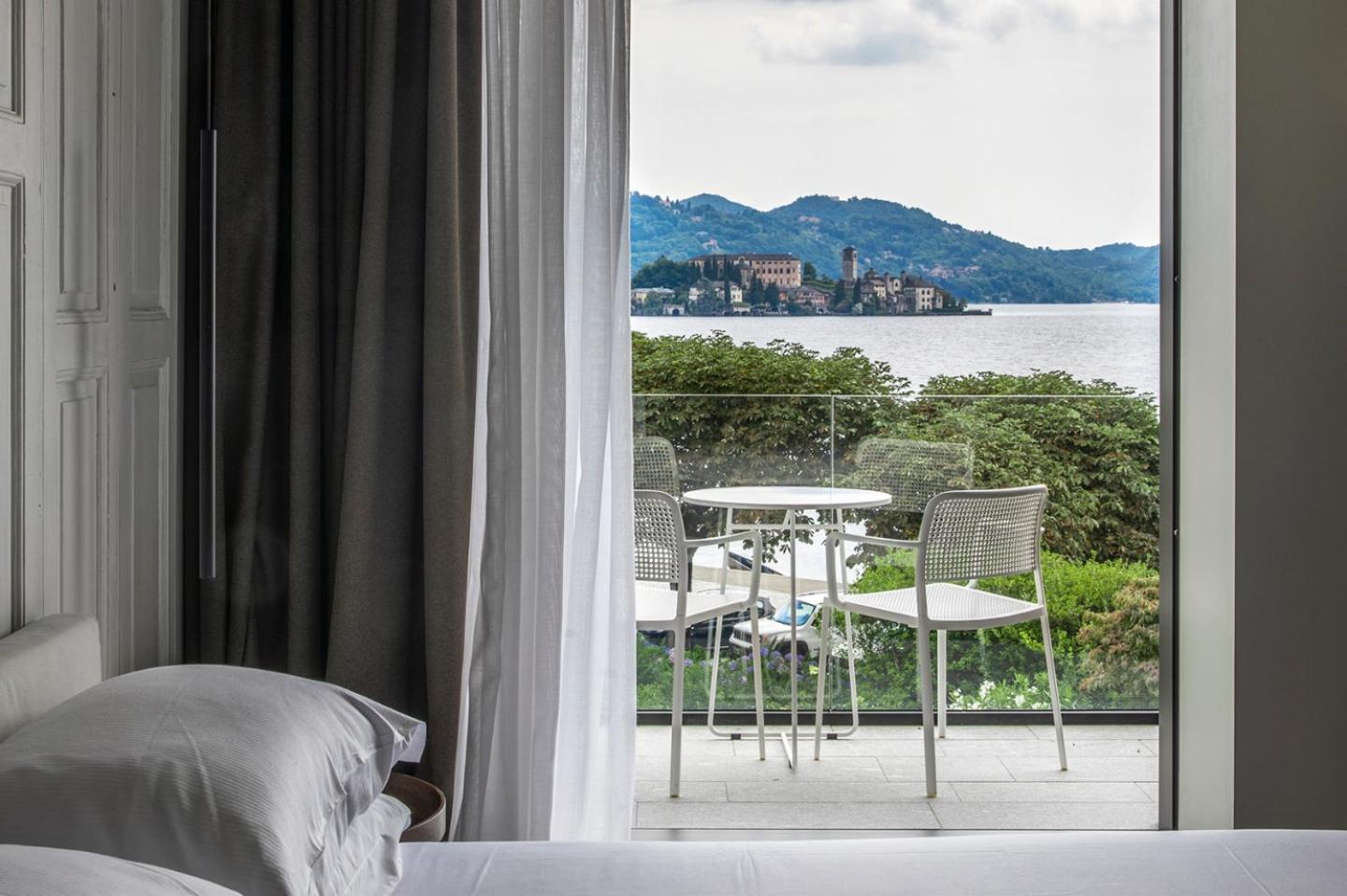 Deluxe Double or Twin Room with Lake View - Photo 2