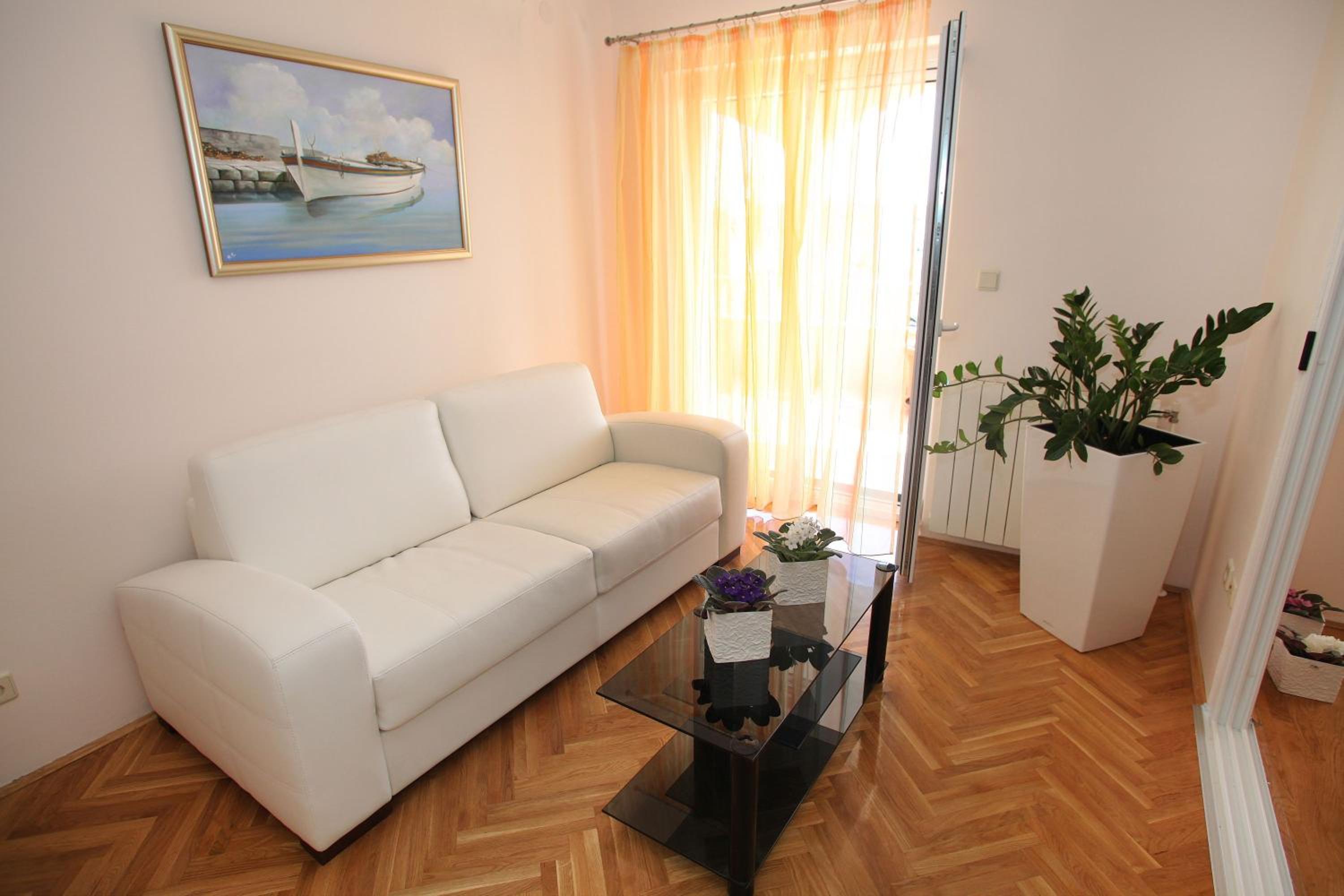 Two-Bedroom Apartment with Balcony and Sea View photo 2