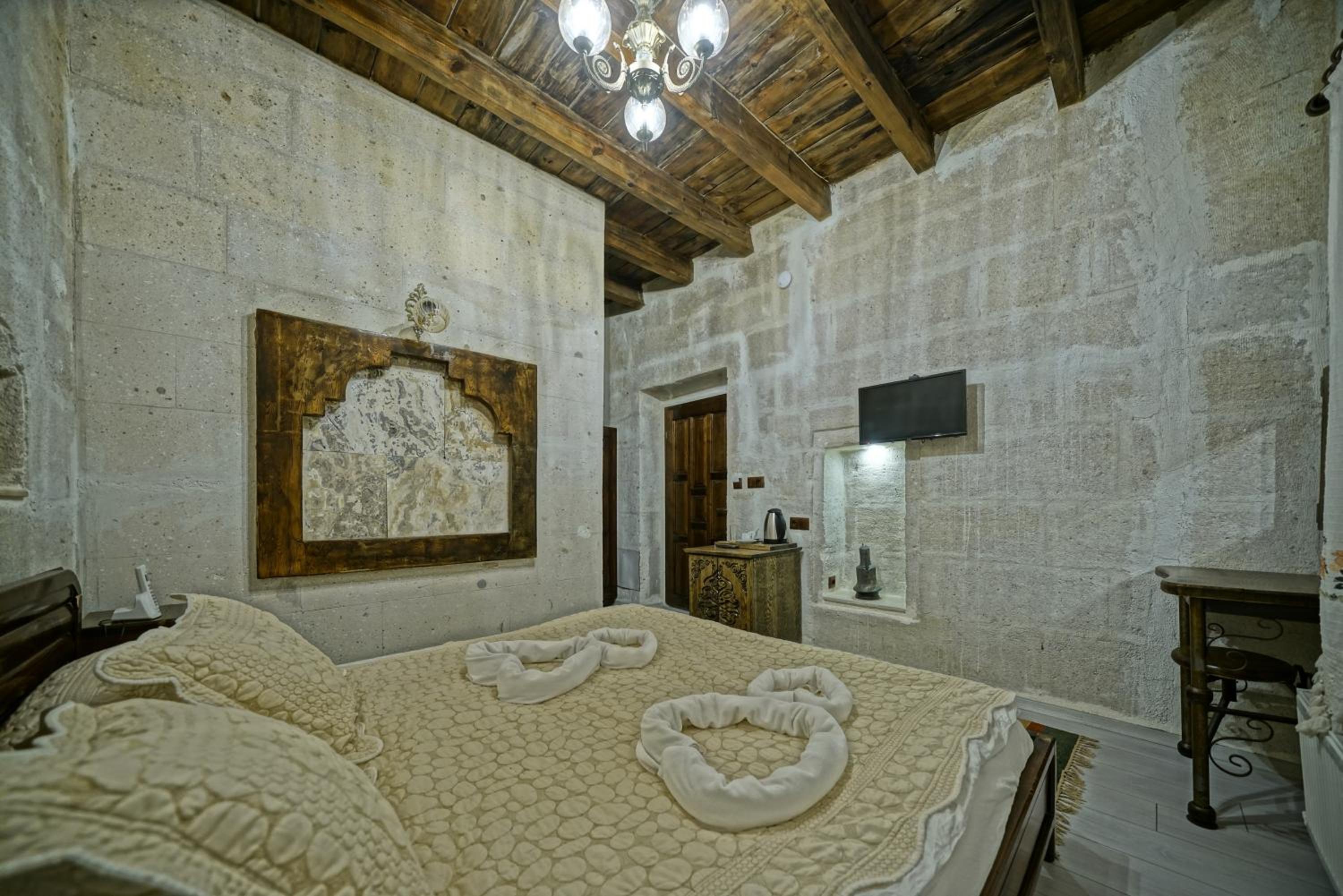 Double Room with Mountain View - Photo 1