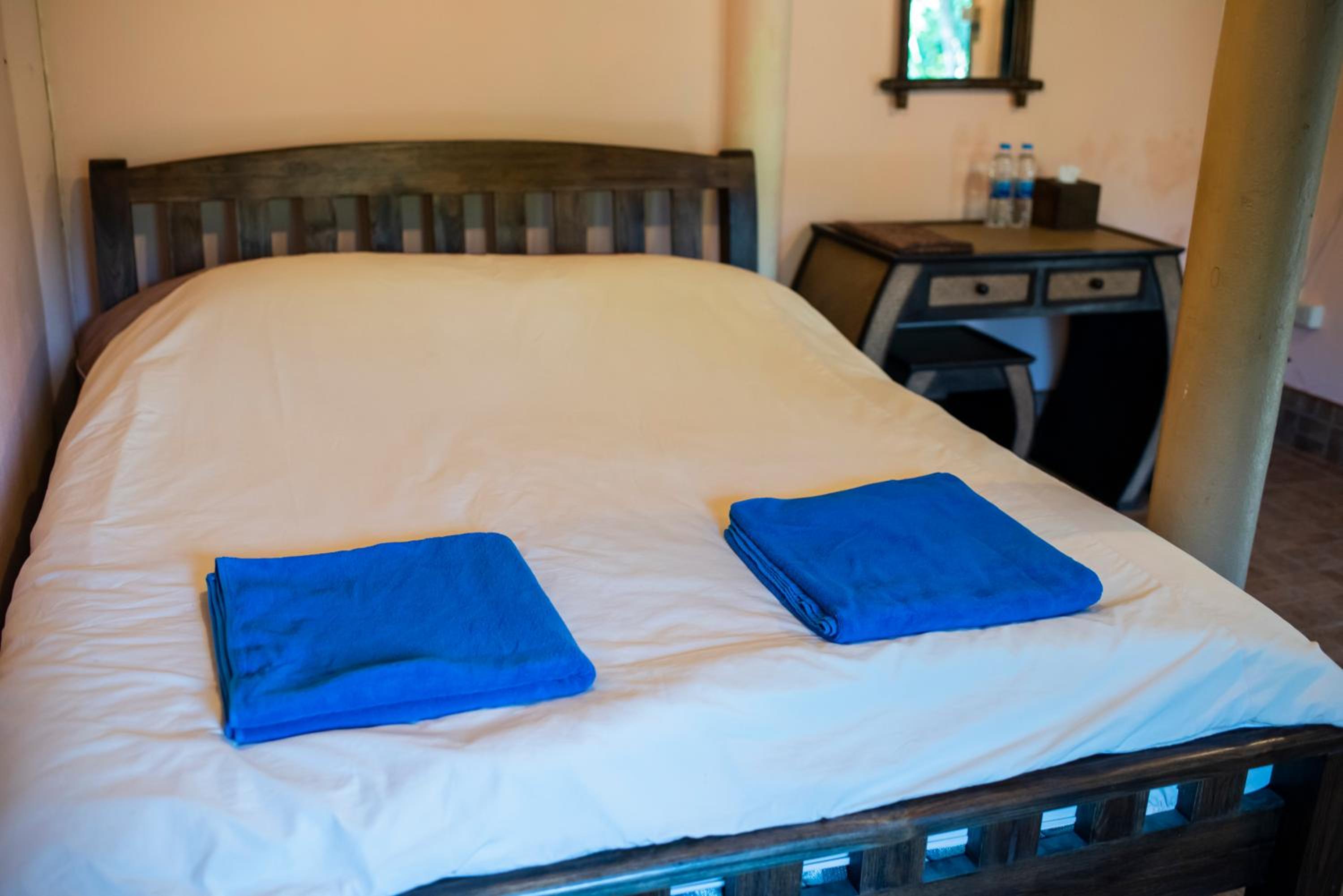 Deluxe Double Room (2 Adults + 1 Child) - Photo 2