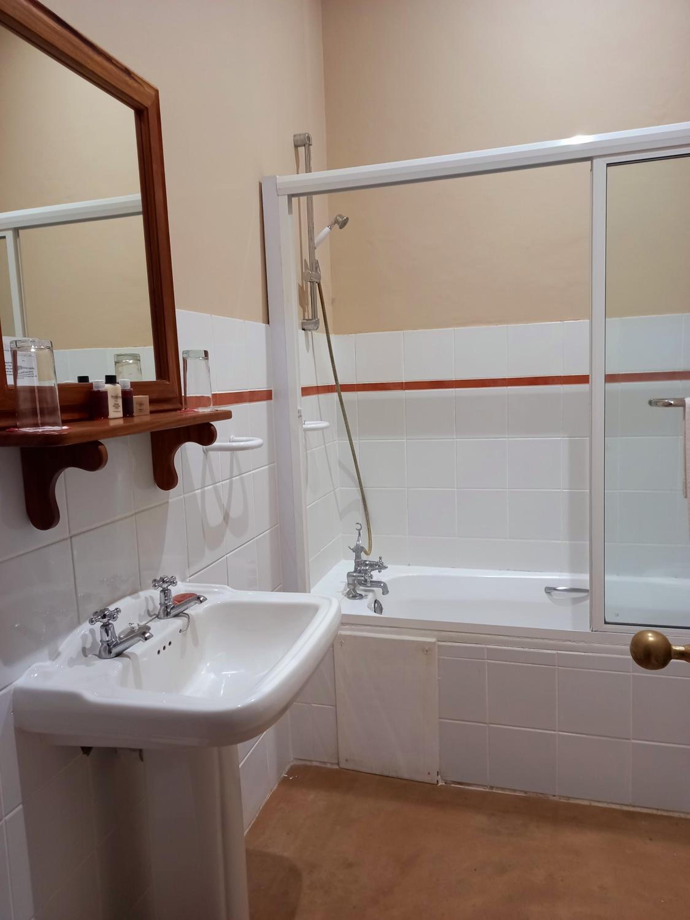 Double or Twin Room photo 3