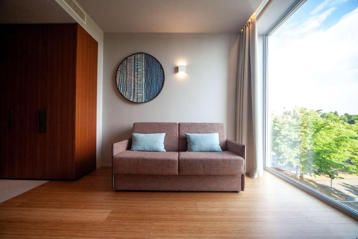 Suite with Lake View and Spa Access photo 2