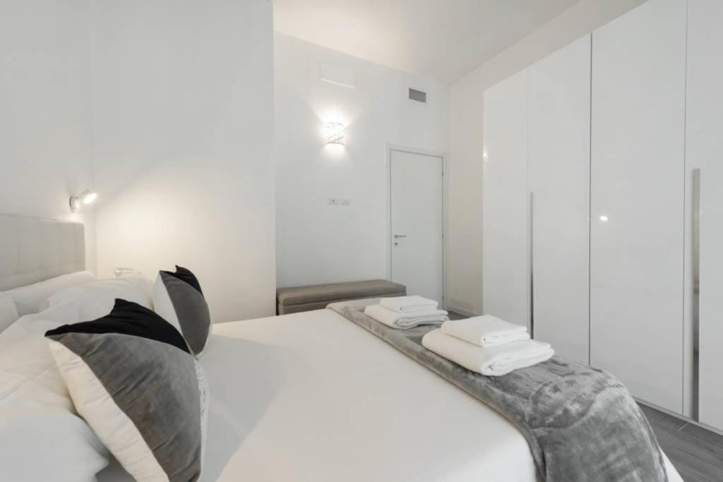 Two-Bedroom Apartment - Via Cusani 10