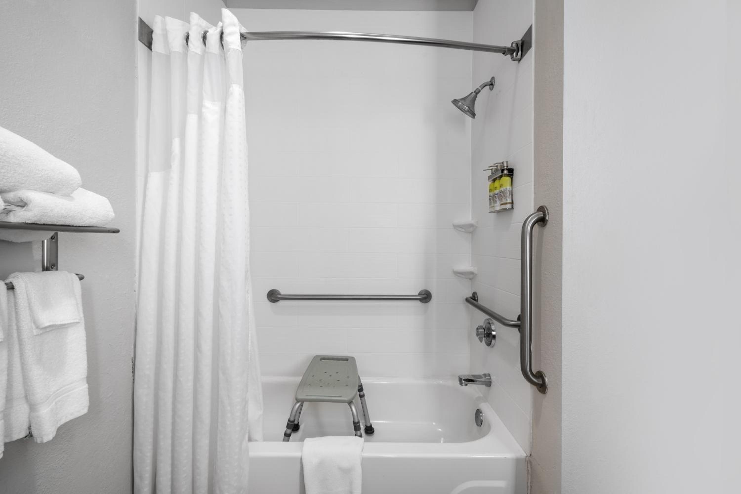 Two Queen Beds Hear Mobility Access Tub - Non-Smoking photo 1