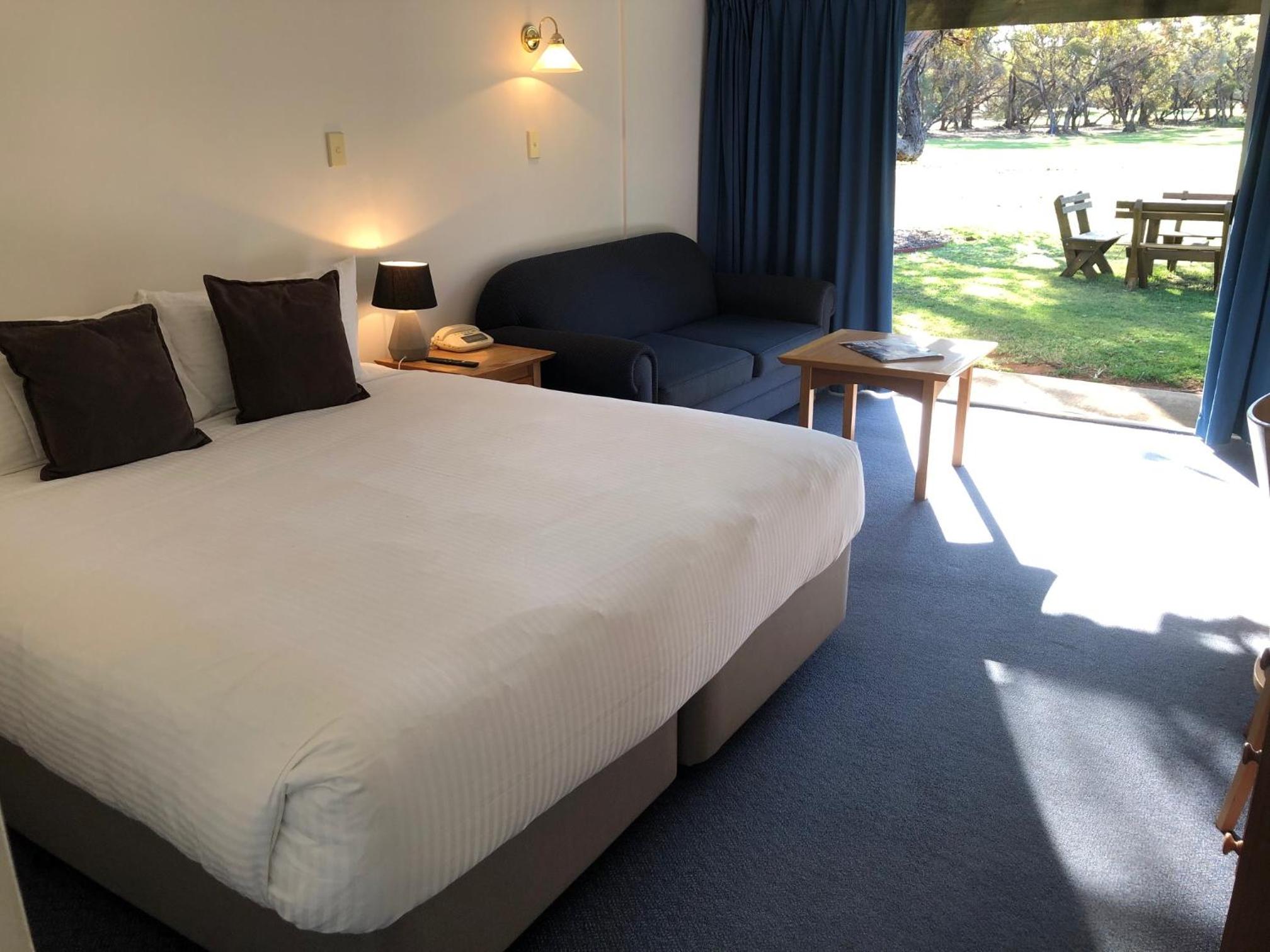 Standard King Room photo 1