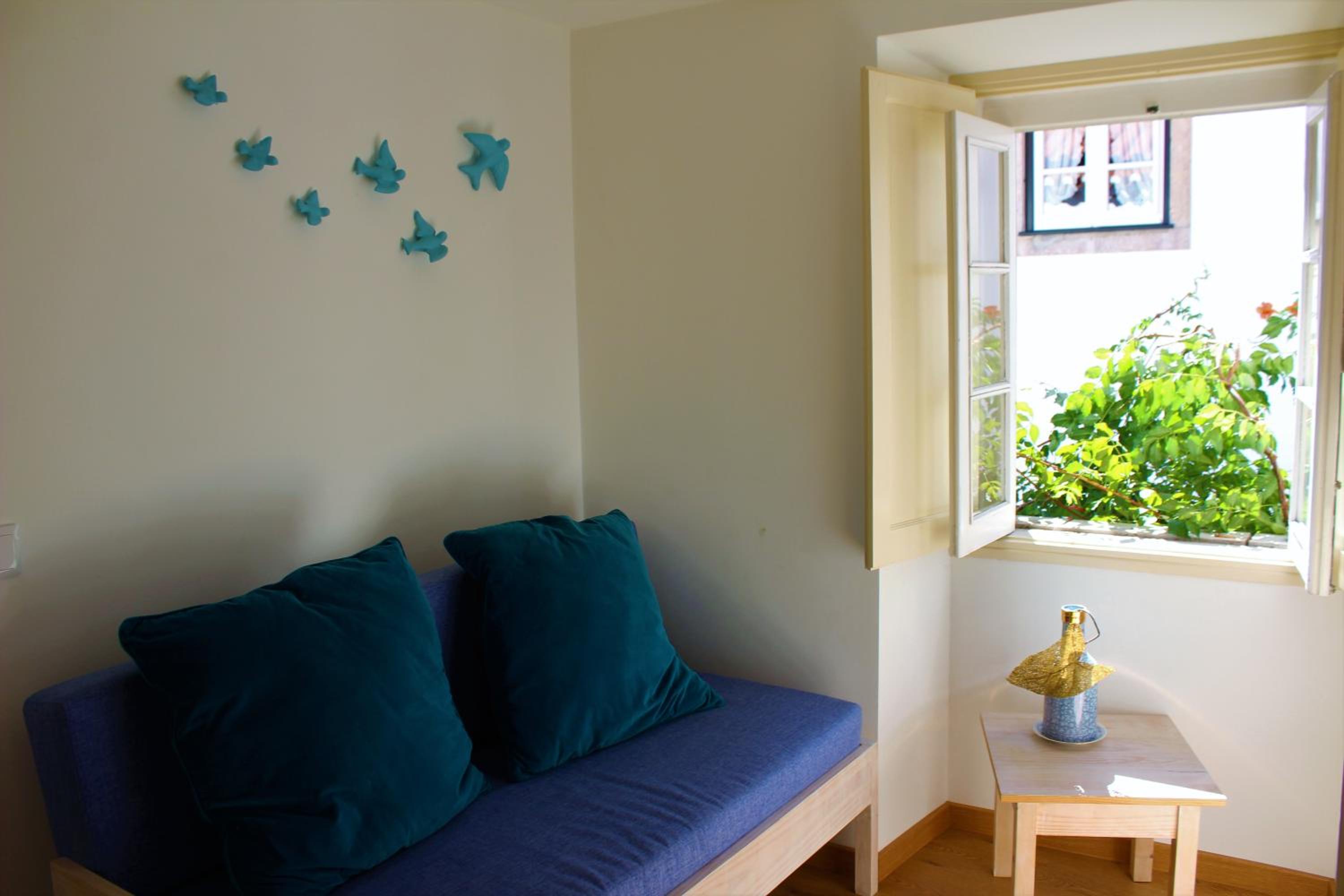 Deluxe Double Room (2 Adults + 1 Child) - Photo 2