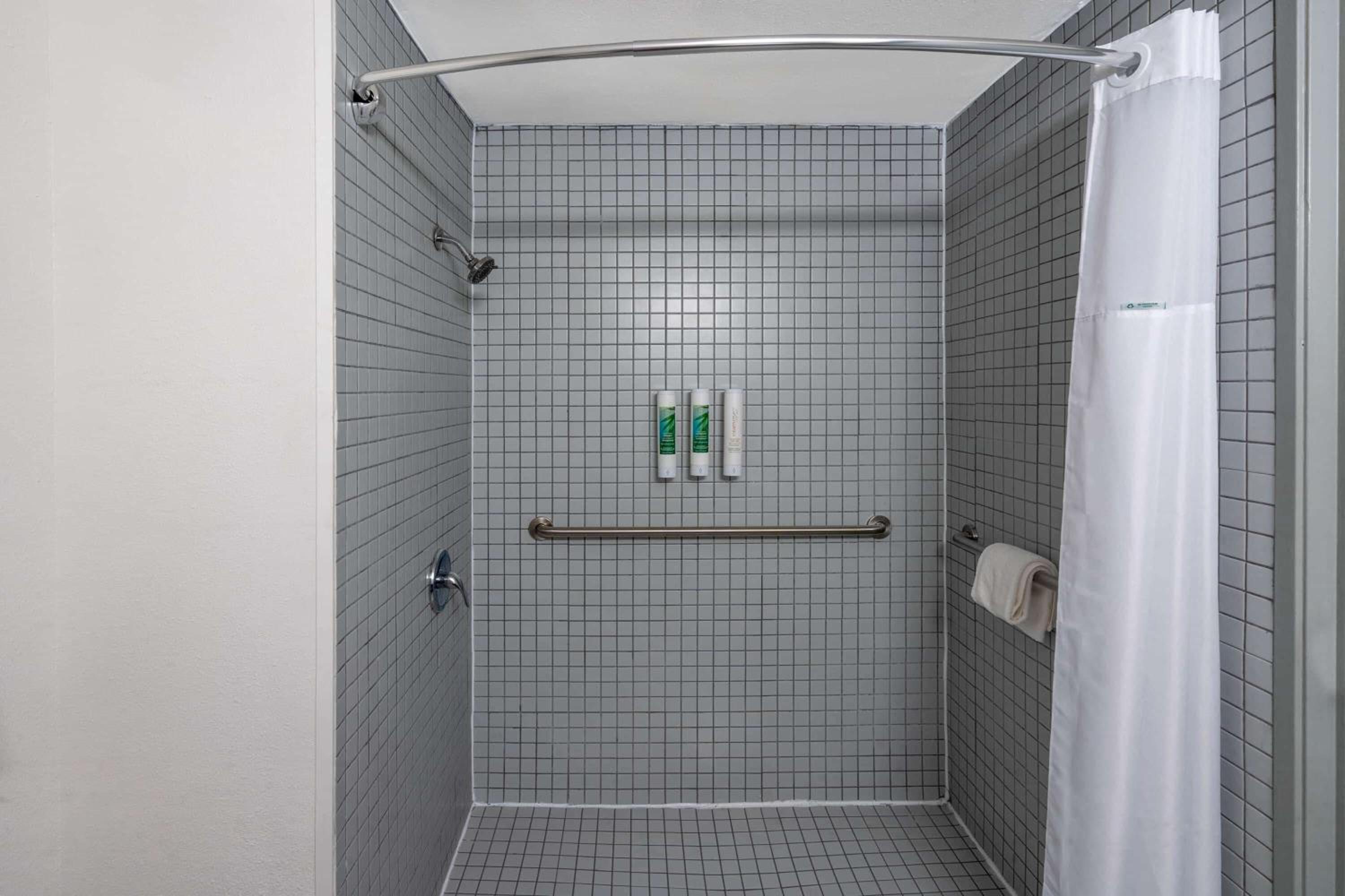 King Room - Mobility Access/Non-Smoking - Photo 2