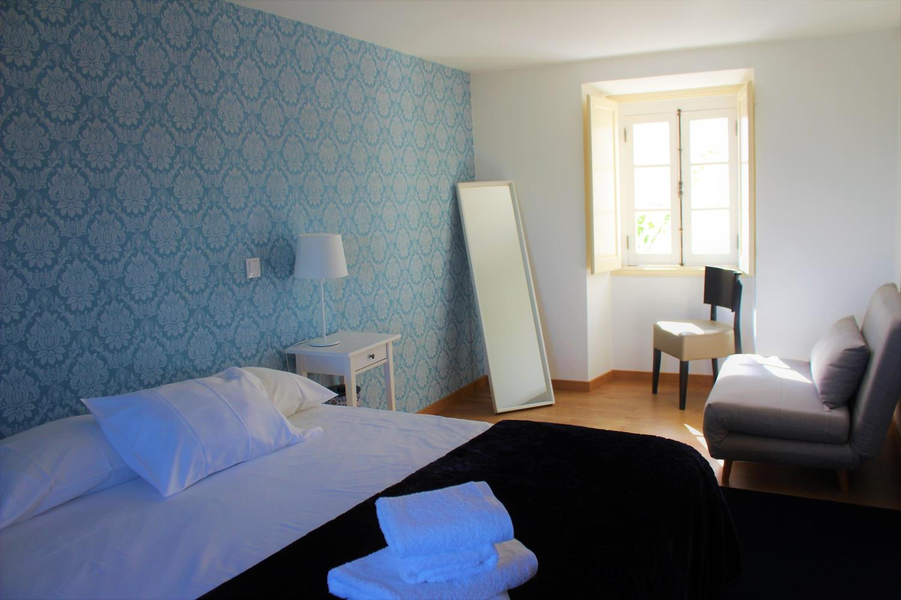 Deluxe Double Room (2 Adults + 1 Child) - Photo 1